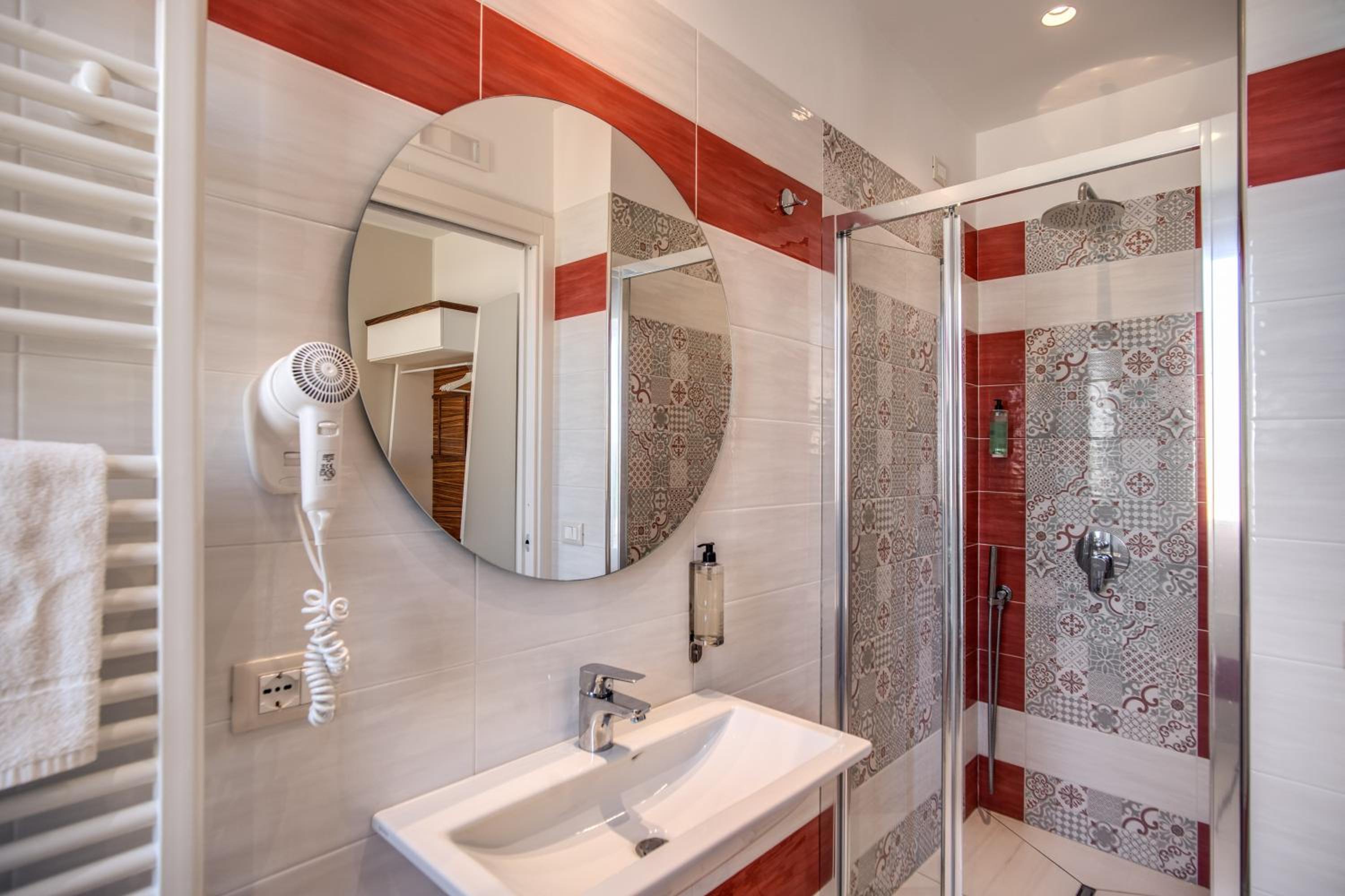 Double or Twin Room - Photo 6
