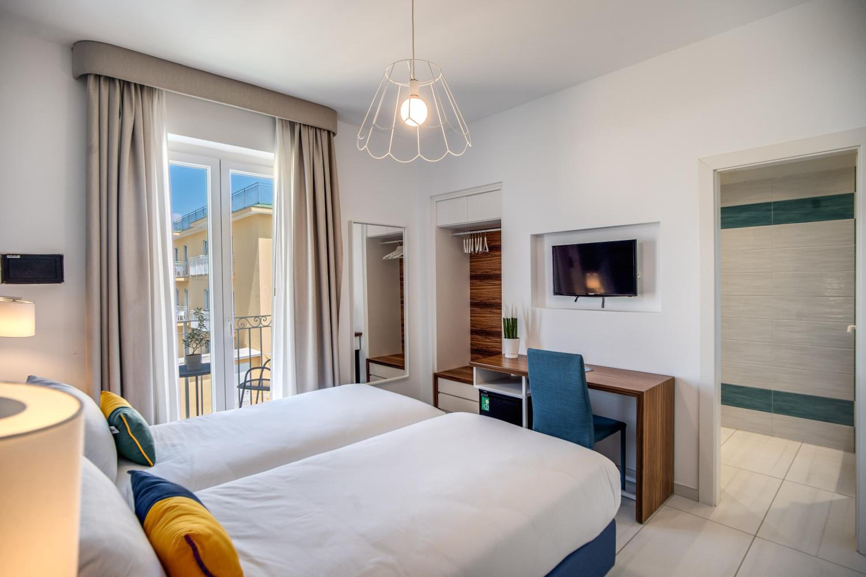 Double or Twin Room - Photo 17