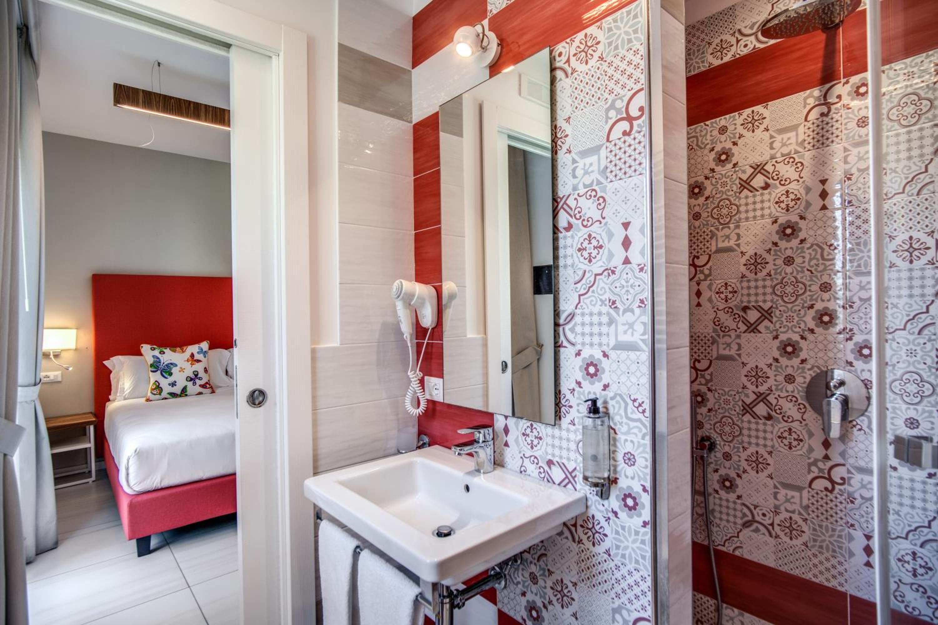 Double or Twin Room - Photo 7