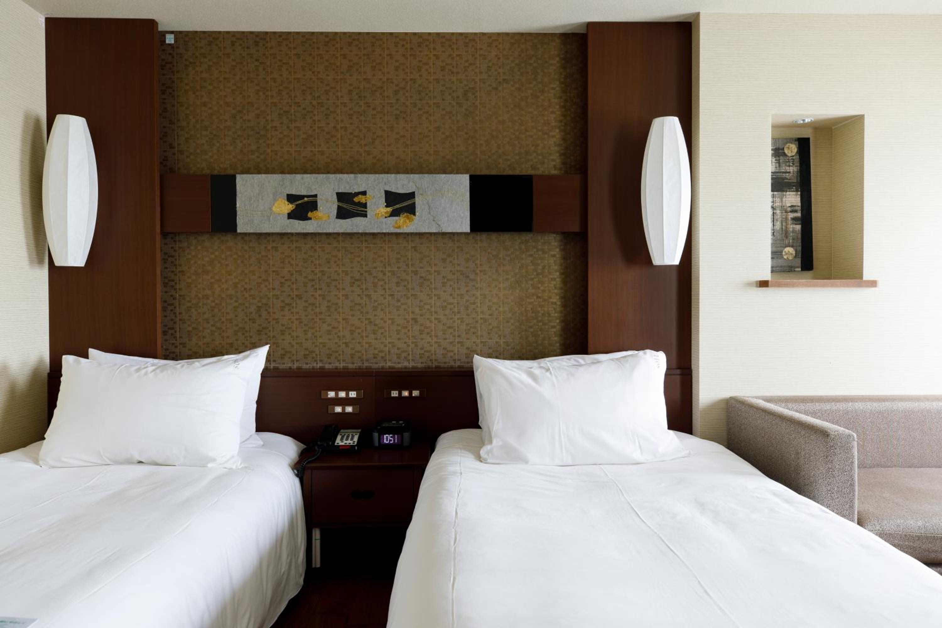 Suite with Two Single Beds and Castle View photo 2