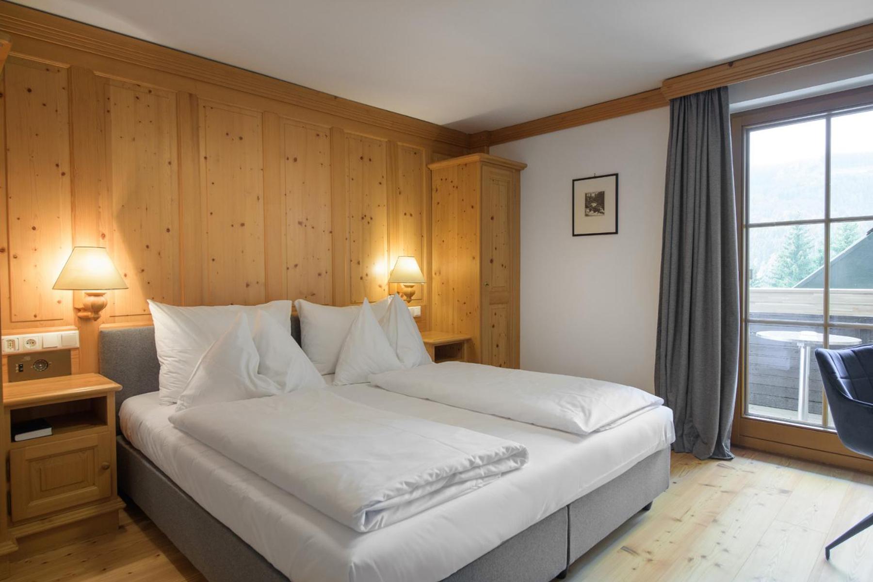 Deluxe Double Room with Balcony photo 1