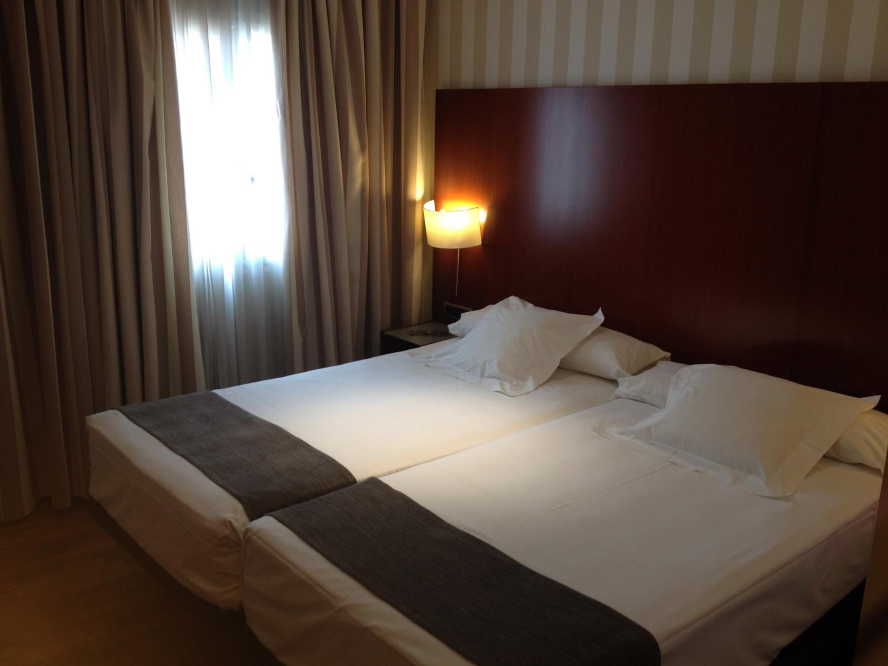 Twin Room - Photo 6