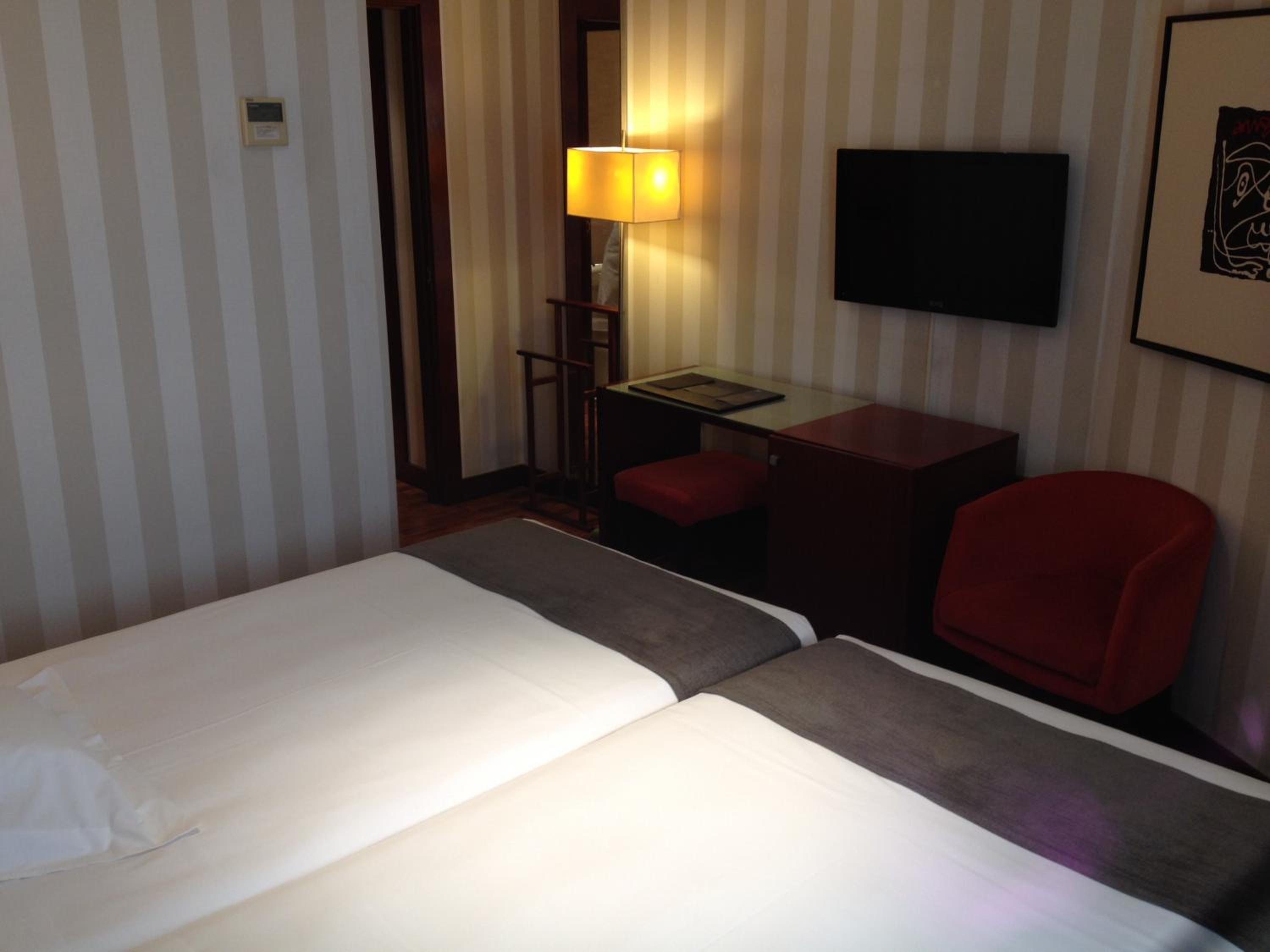 Twin Room - Photo 10
