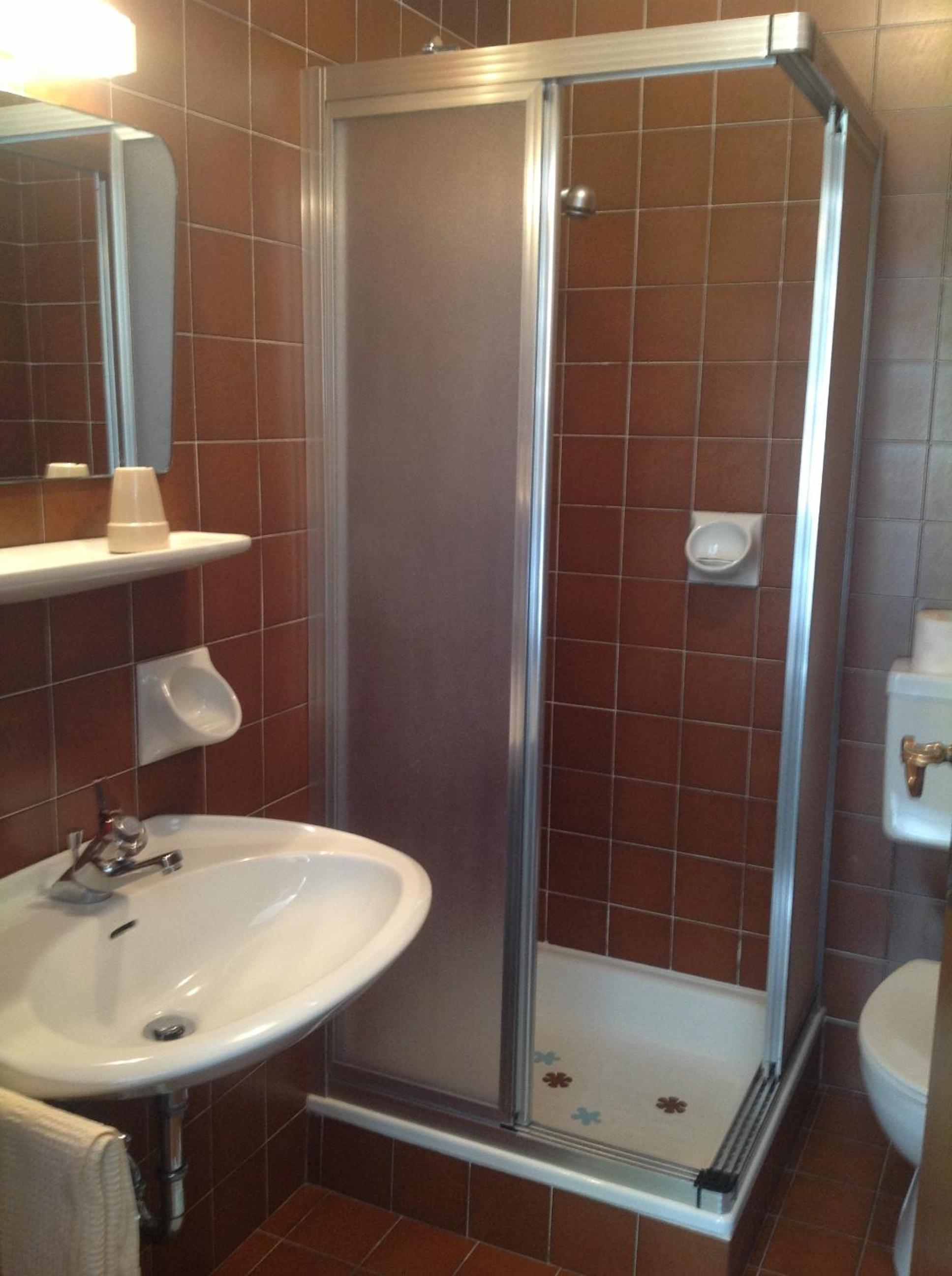 Twin Room - Photo 2