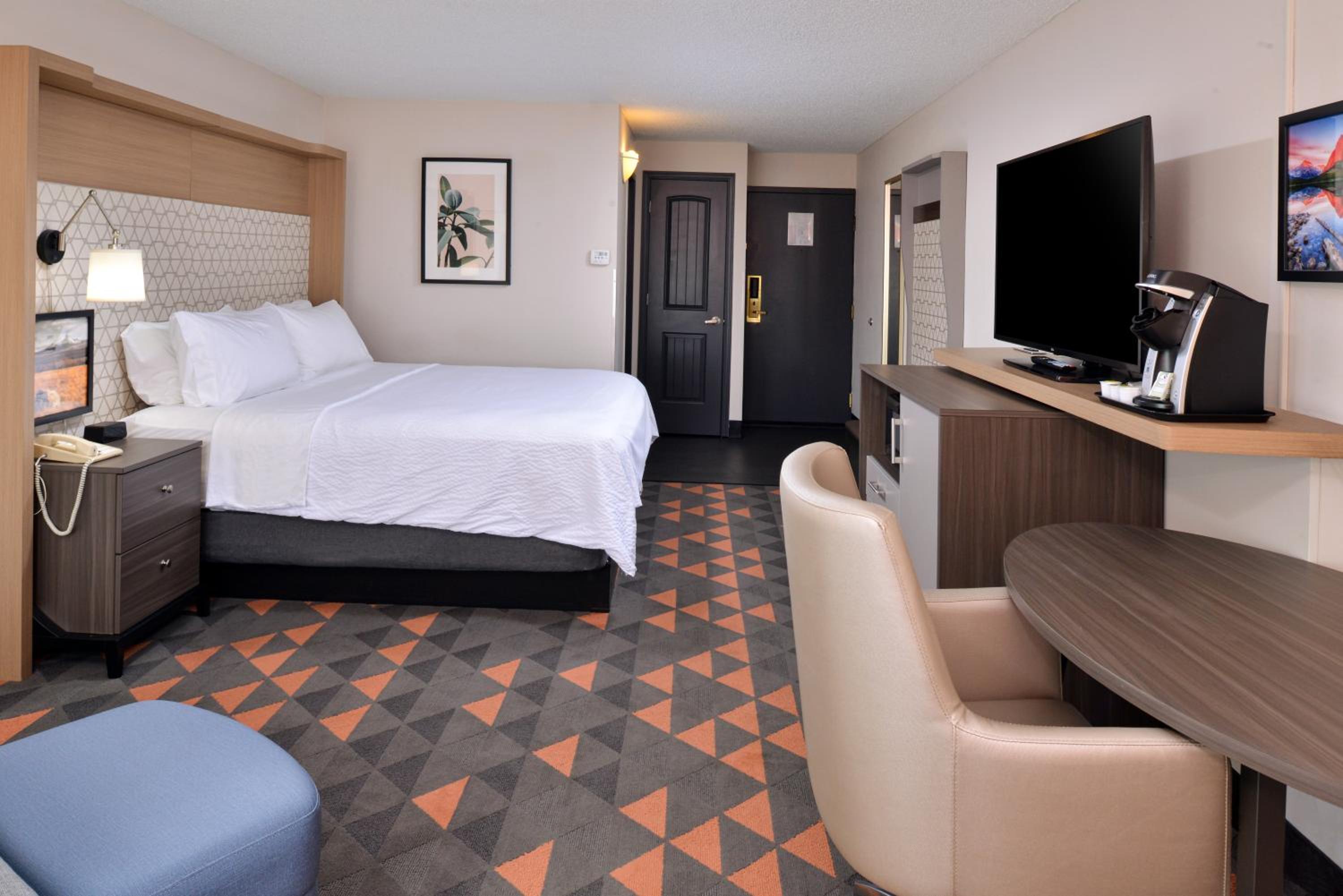 Standard King Room - Photo 8