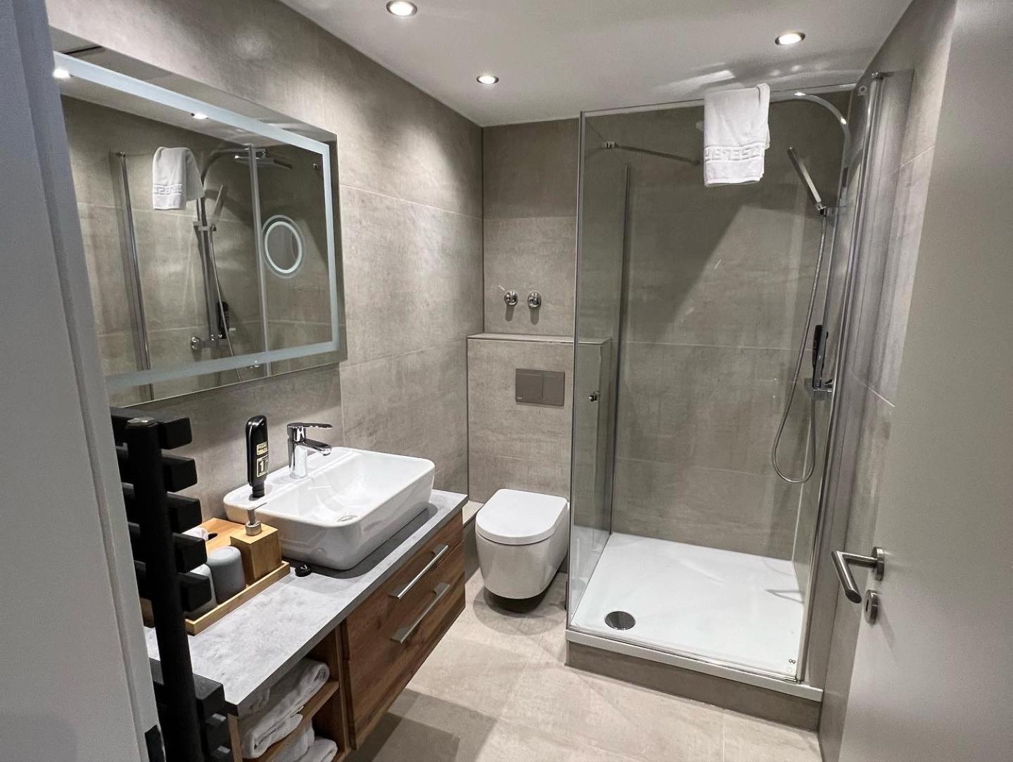 Deluxe Double Room - Photo 9