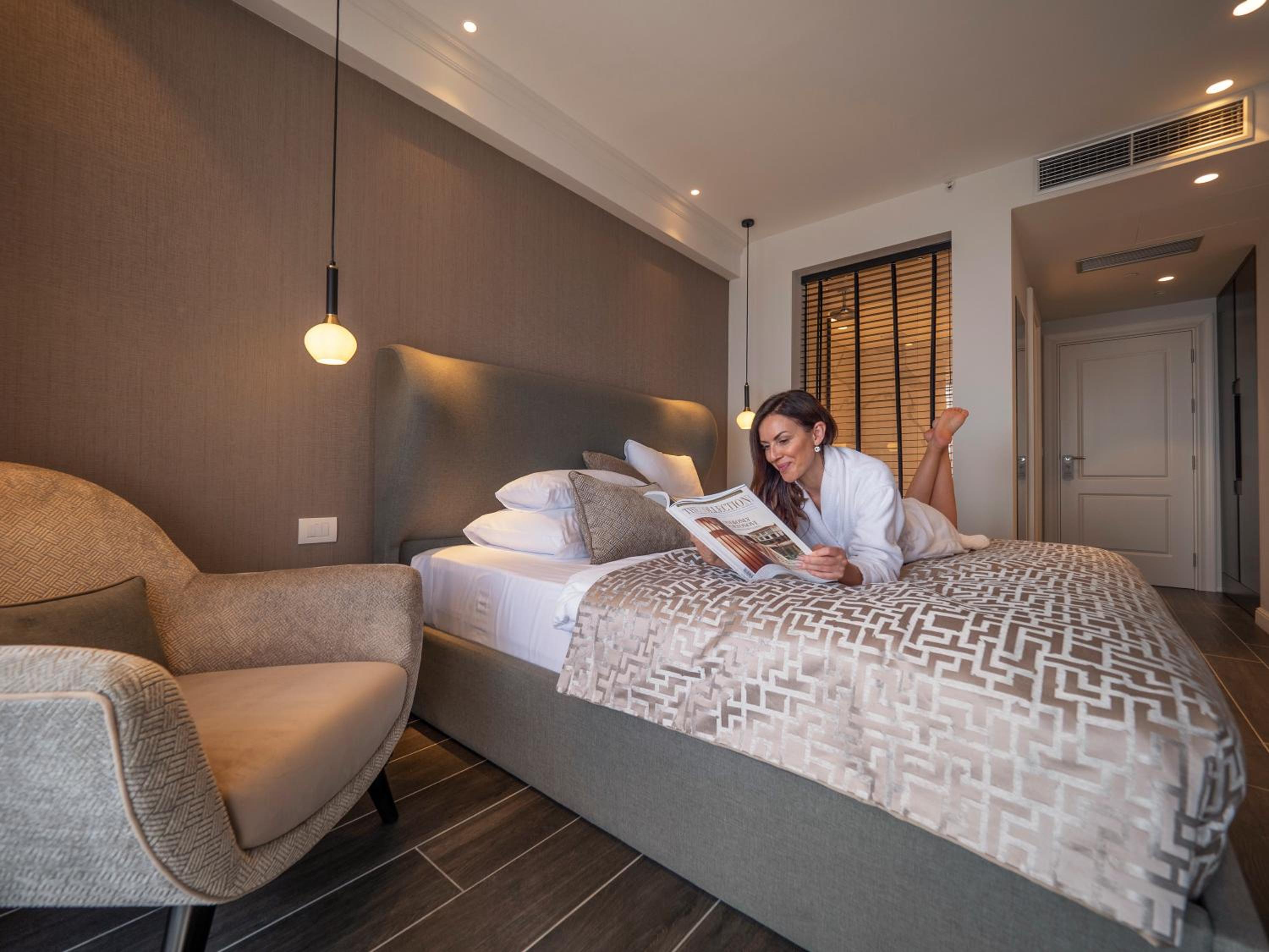 Double Room with Balcony and Sea View - Photo 13