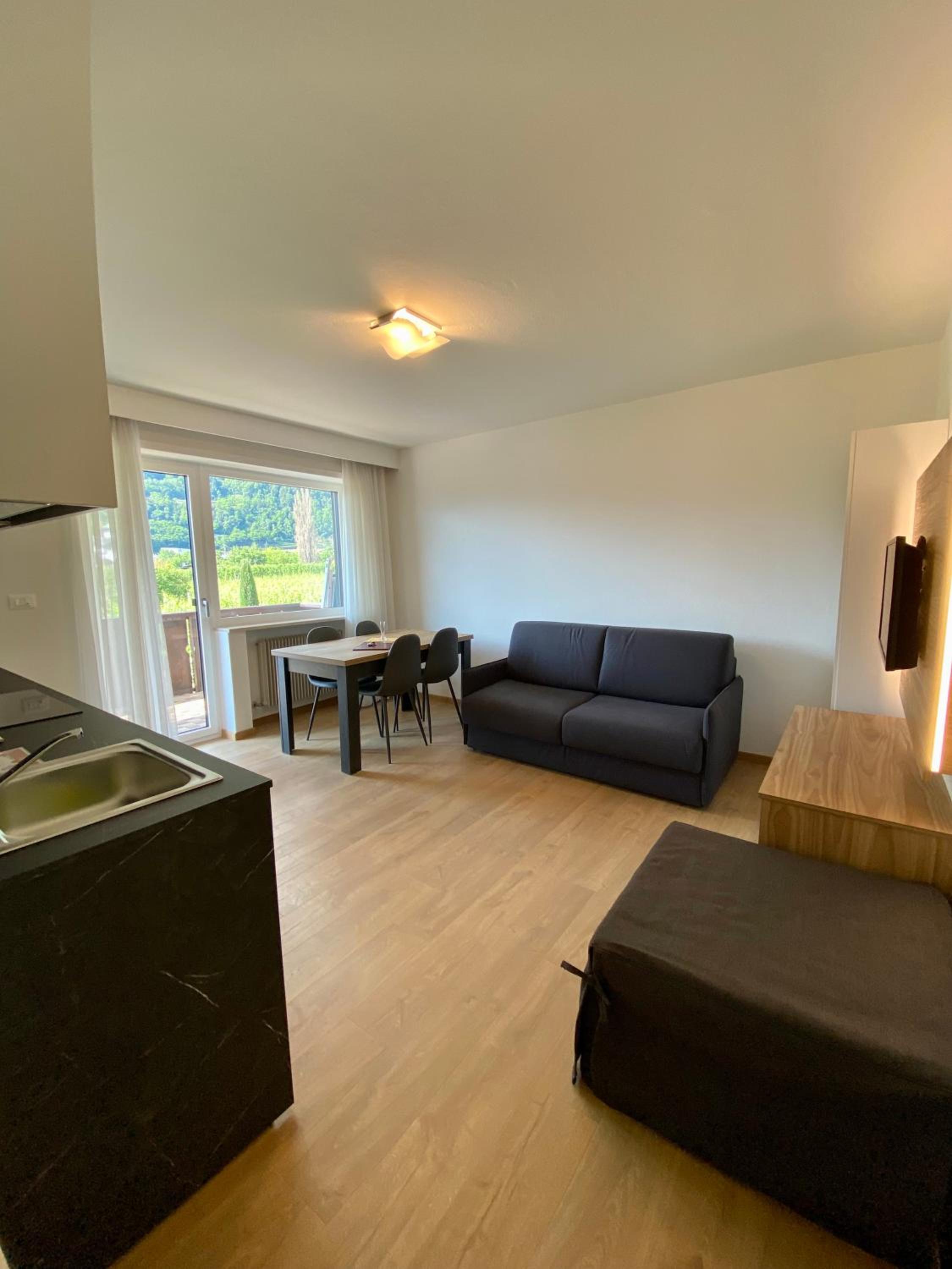 Apartment with Balcony - Photo 8
