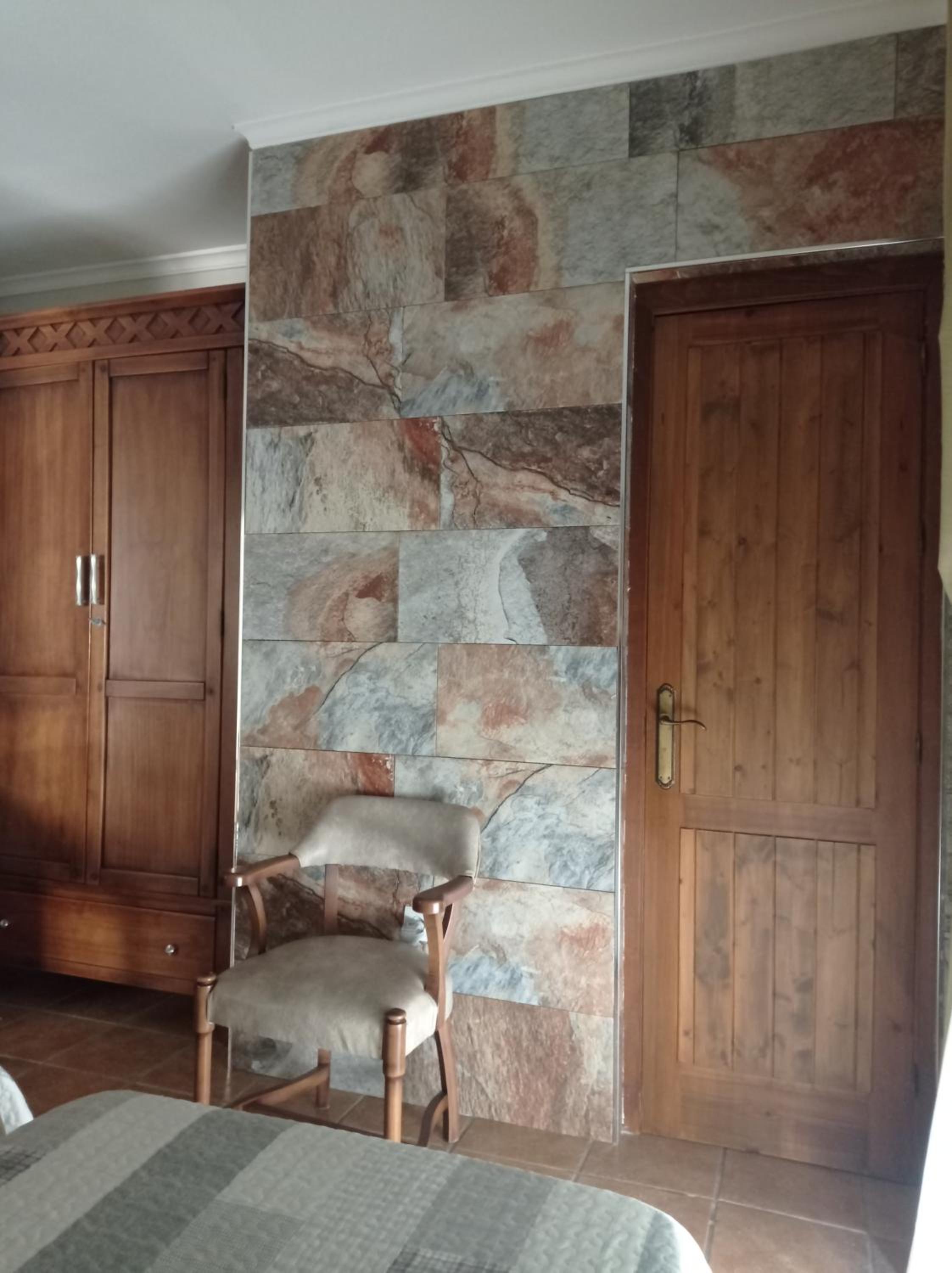 Twin Room - Photo 8