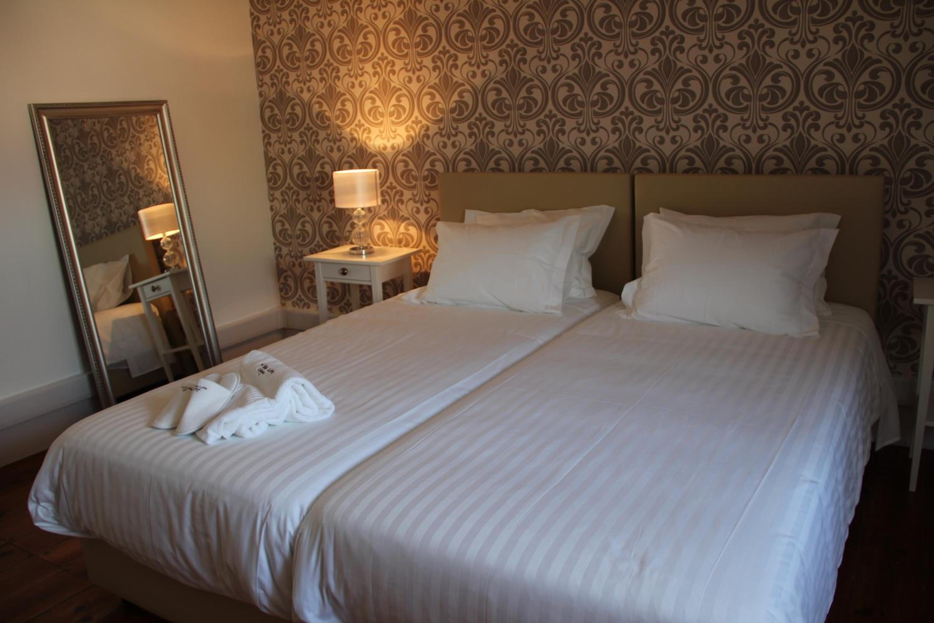 Standard Twin Room with Shared Bathroom photo 2