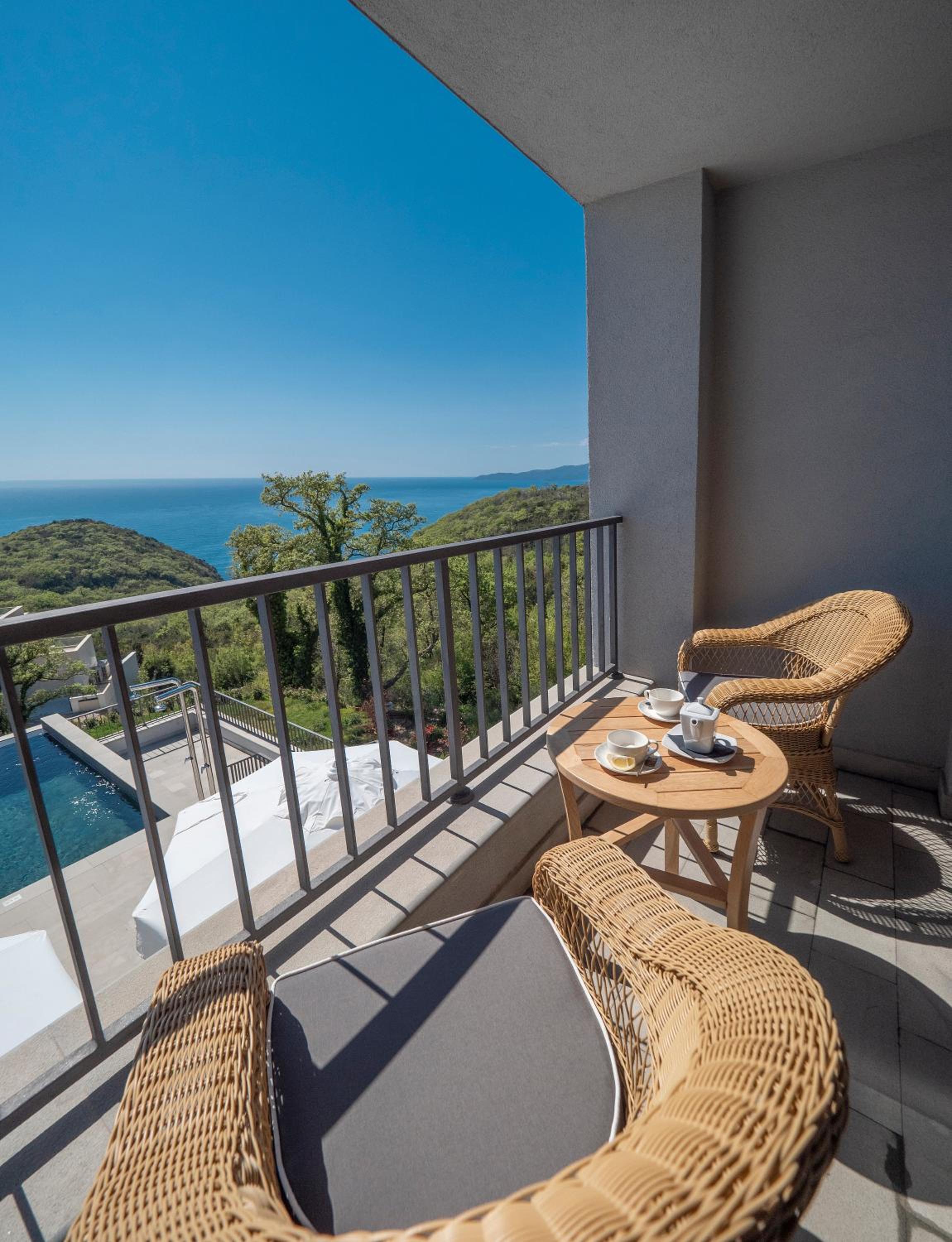 Double Room with Balcony and Sea View - Photo 2