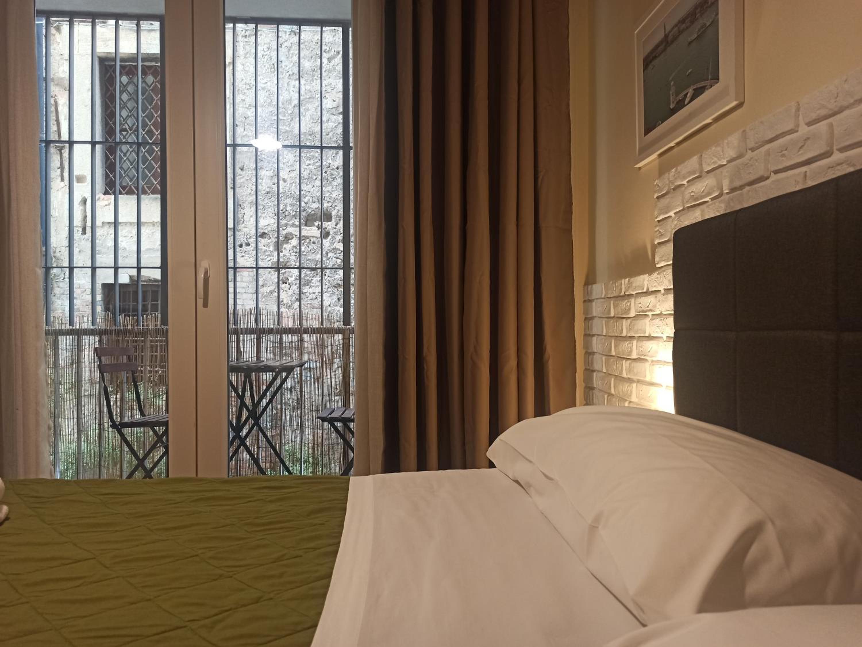Deluxe Double Room with Balcony - Photo 1
