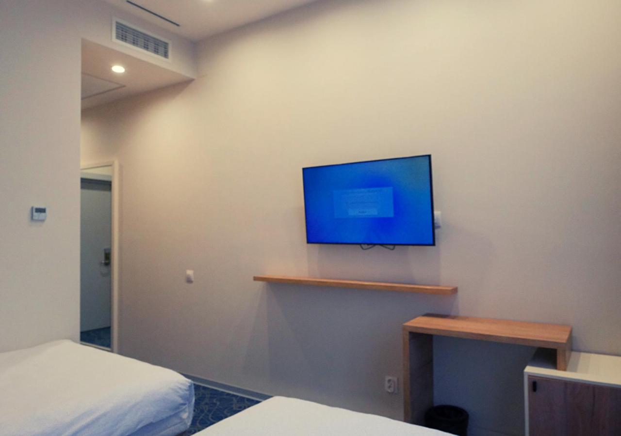 Standard Twin Room - Photo 4