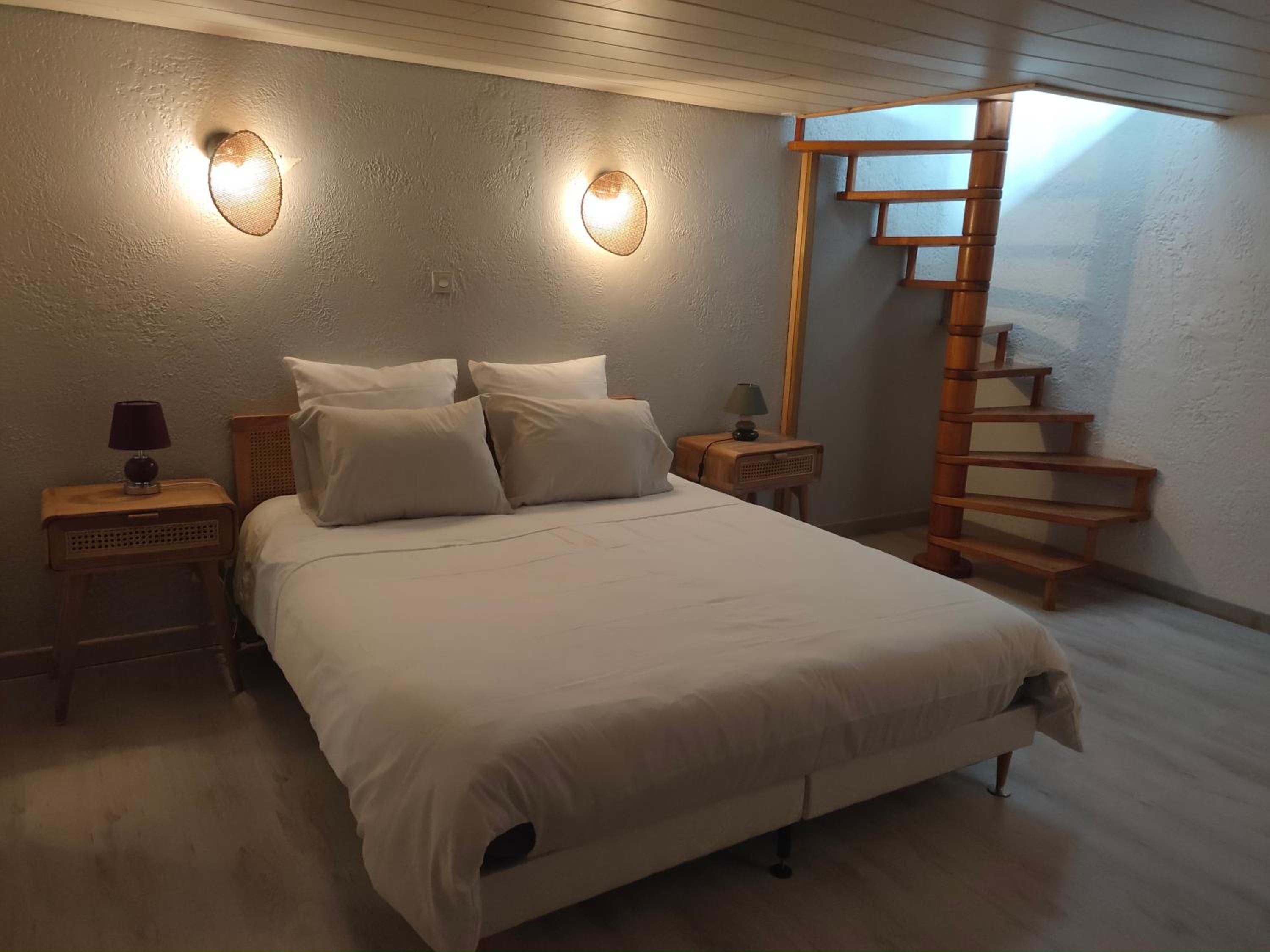 One-Bedroom Apartment (6 Adults) - Photo 18