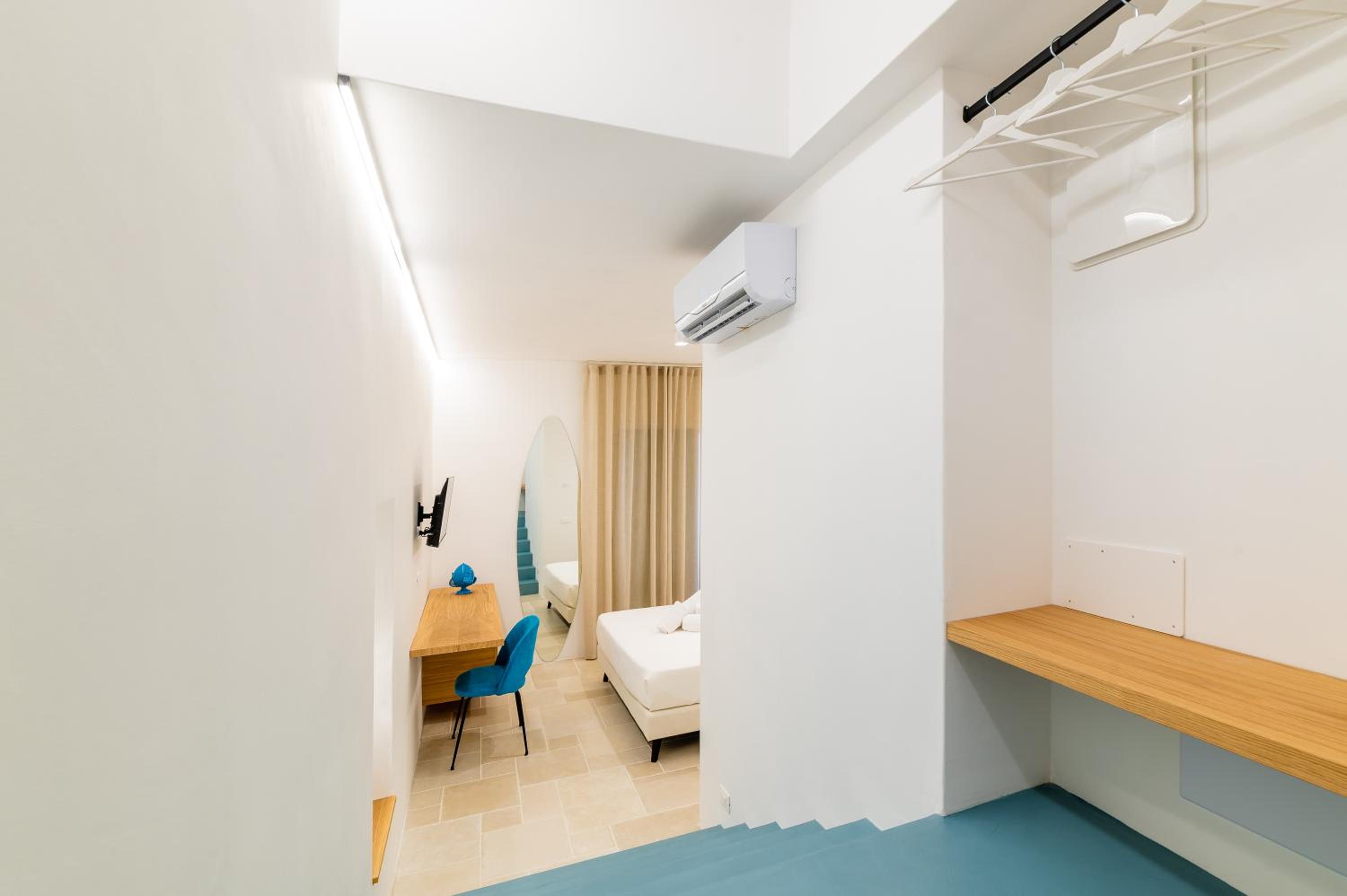 Deluxe Double Room with Balcony and Sea View photo 2