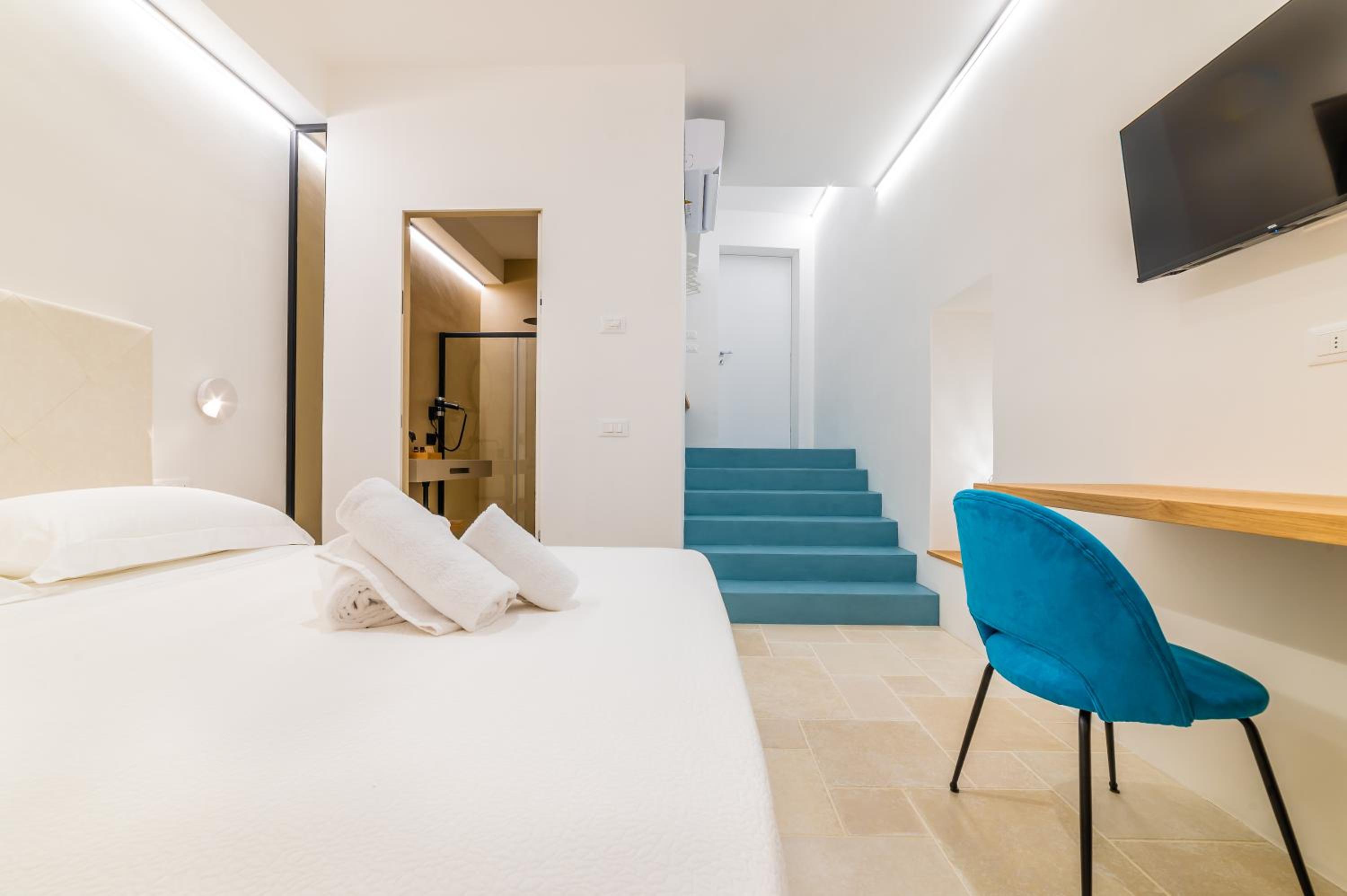 Deluxe Double Room with Balcony and Sea View photo 3