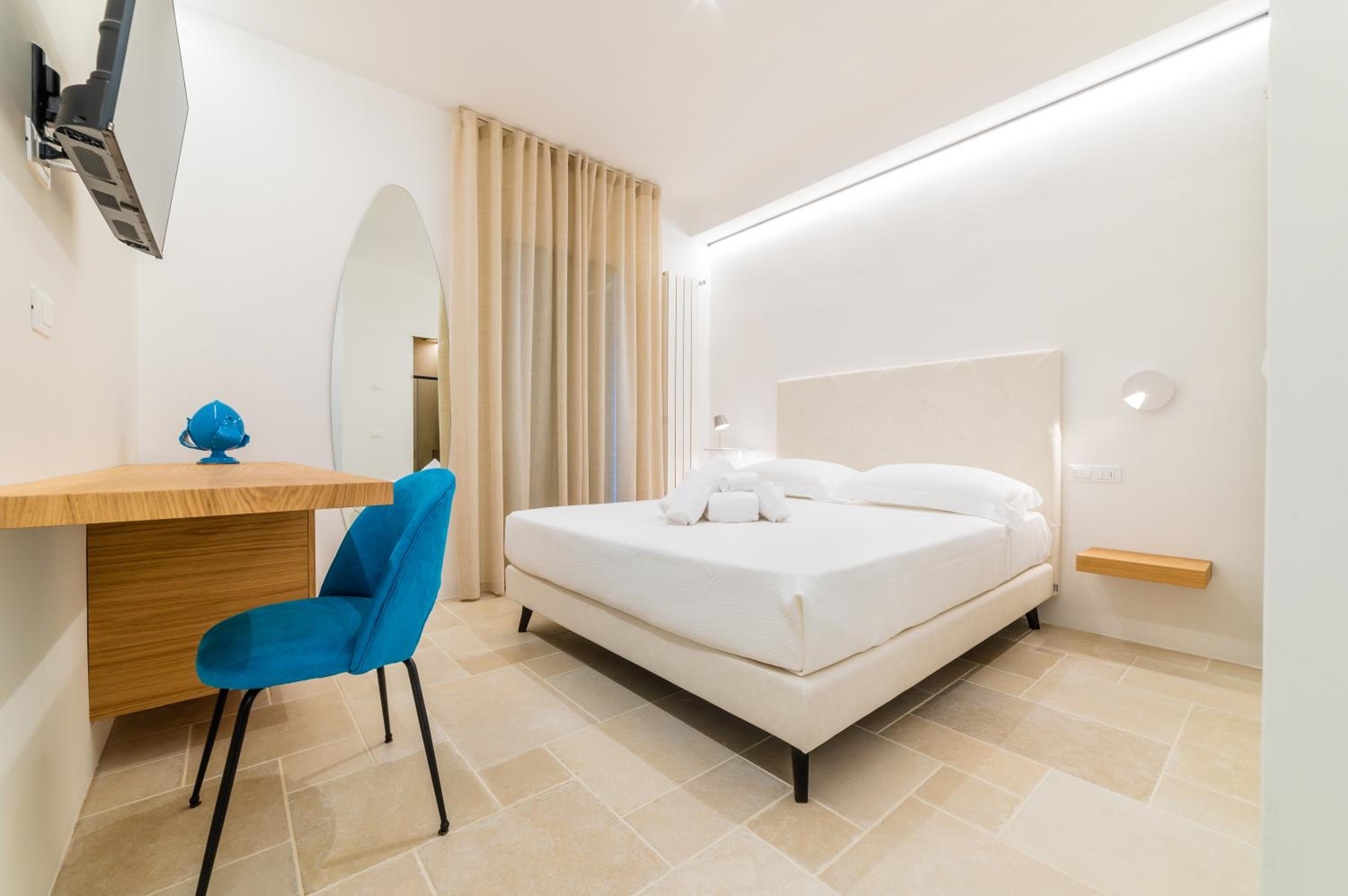 Deluxe Double Room with Balcony and Sea View