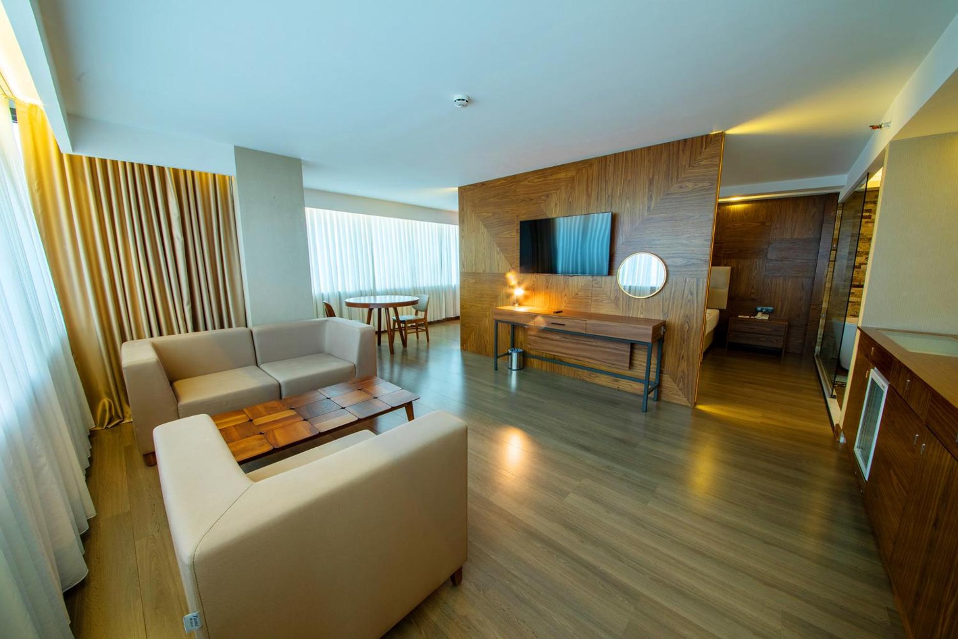 Suite - Photo 6