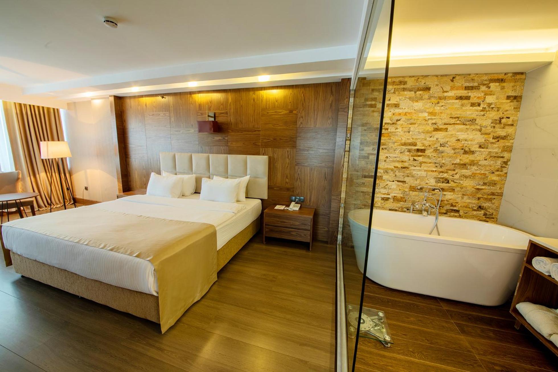 Suite - Photo 2