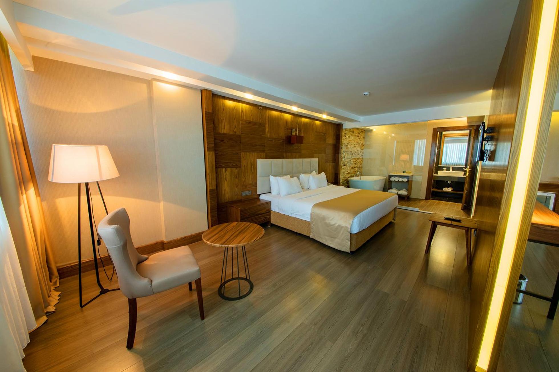 Suite - Photo 8