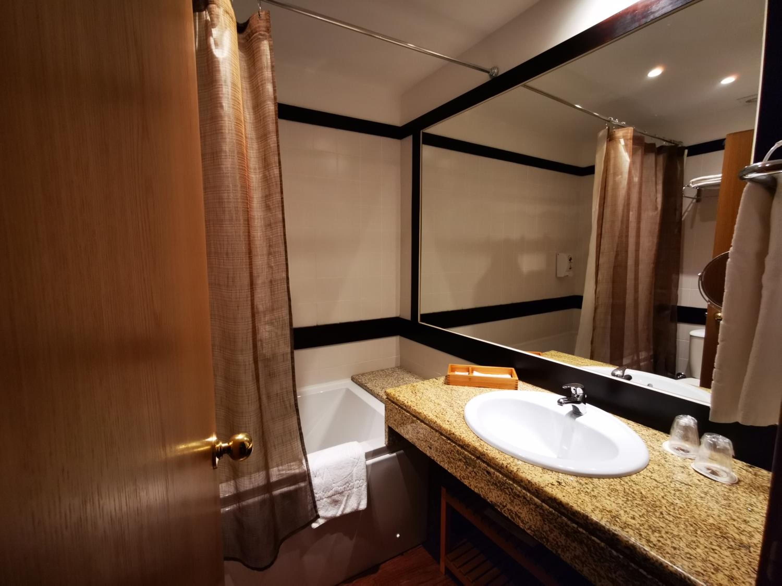 Double Room with Special Panoramic View - Photo 5
