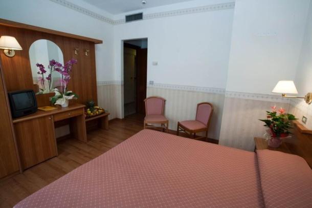 Double or Twin Room - Photo 3