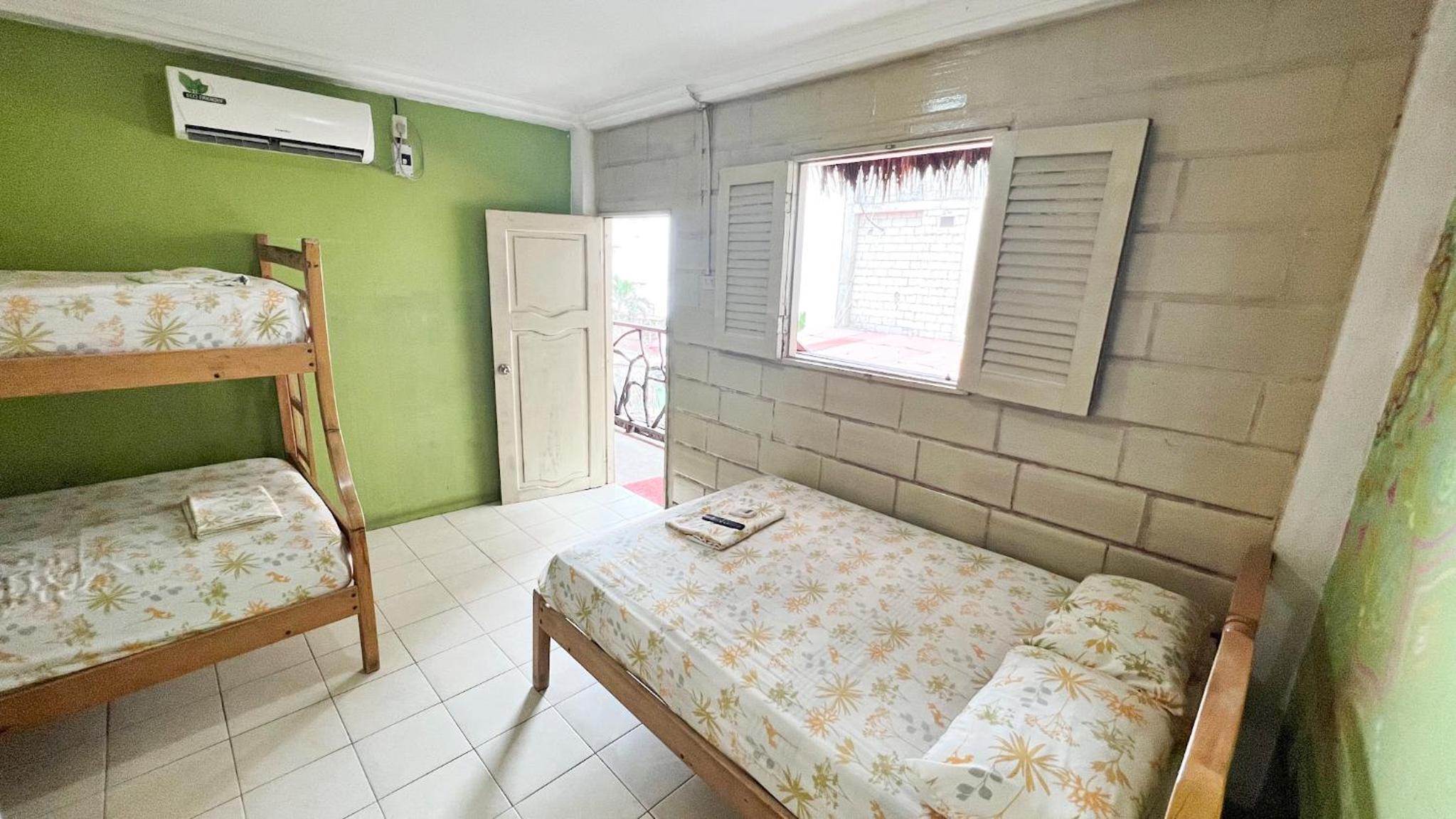 Quadruple Room With Private Bathroom photo 1