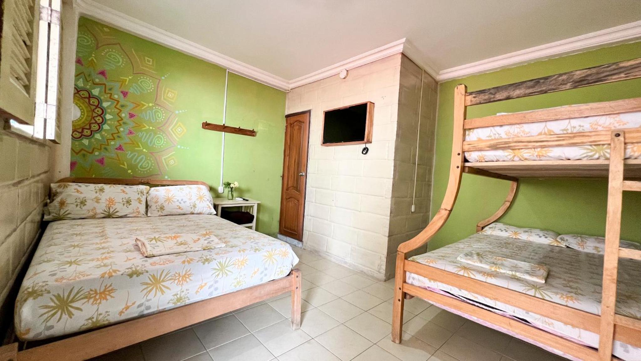 Quadruple Room With Private Bathroom photo 2