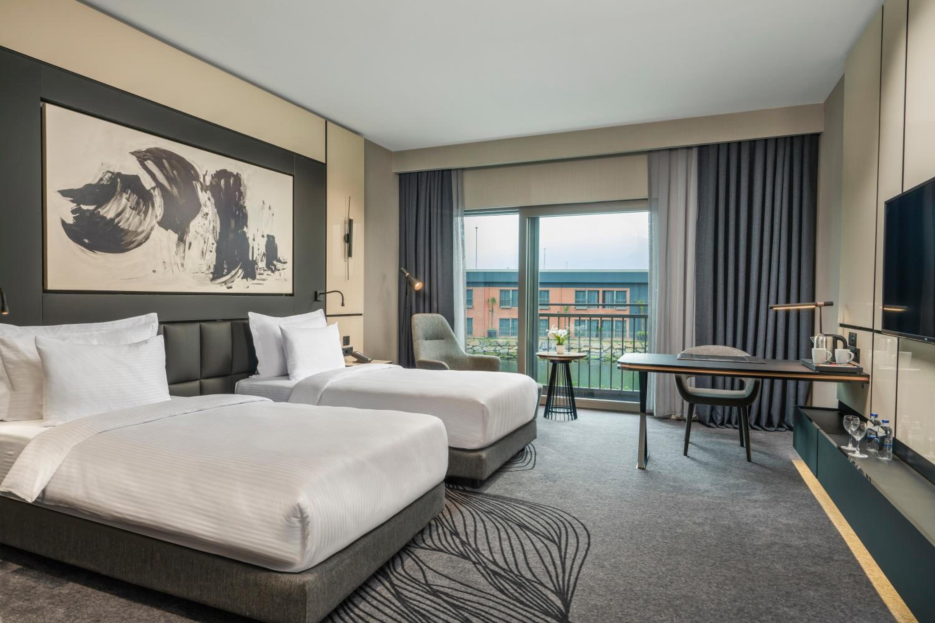 Standard Twin Room with Lounge Access photo 3