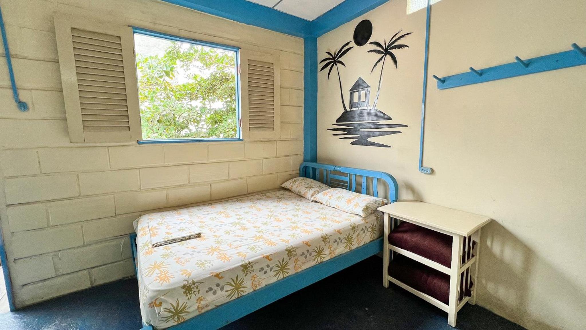 Basic Triple Room With Shared Bathroom photo 2
