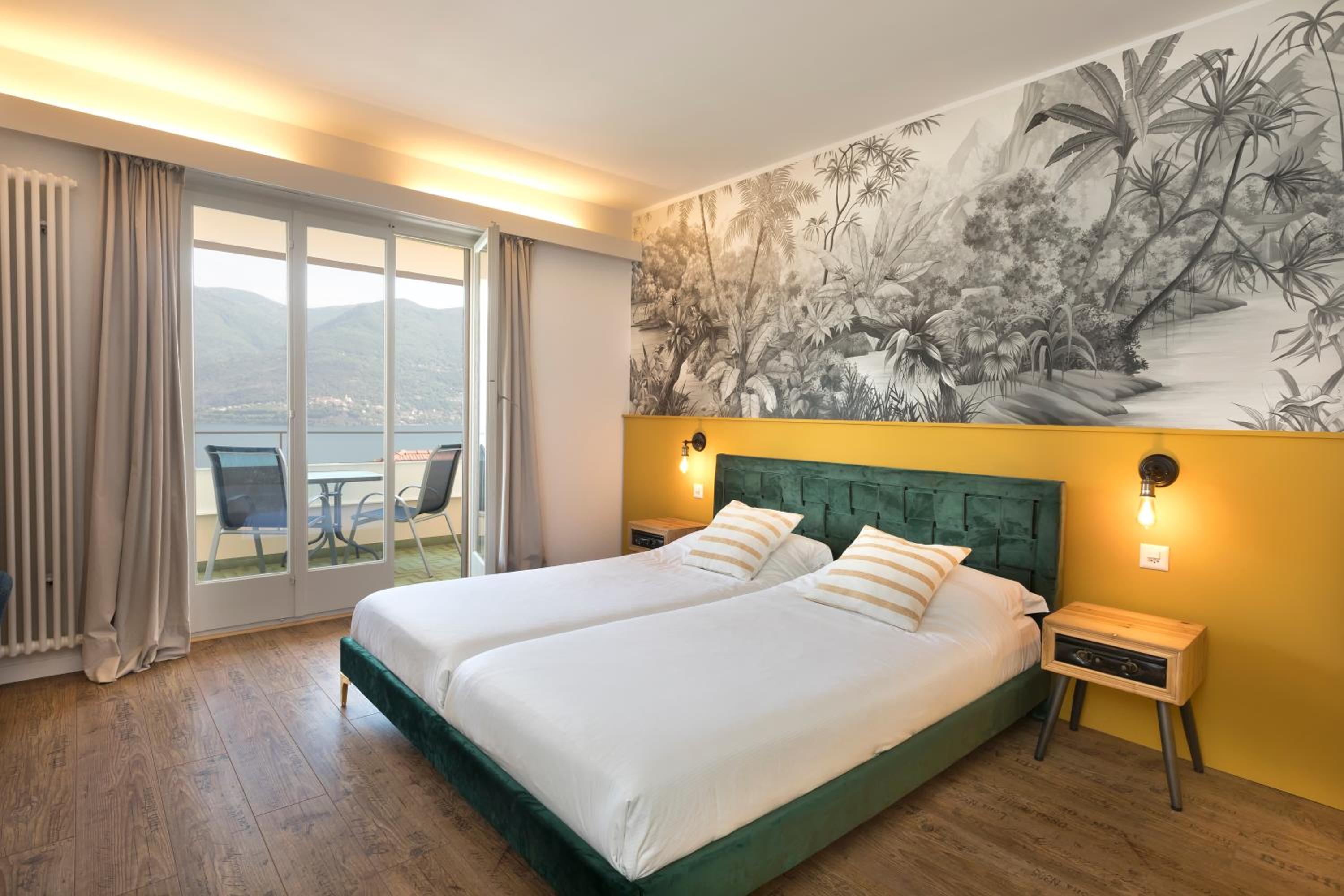 Quadruple Room with Lake View - Photo 1