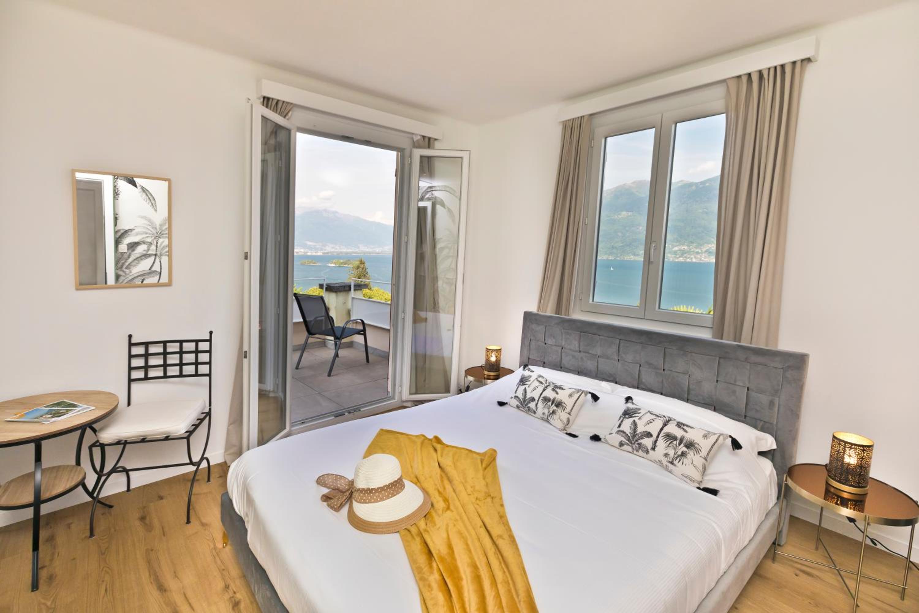 Comfort Double Room with Lake View and Balcony - Photo 1