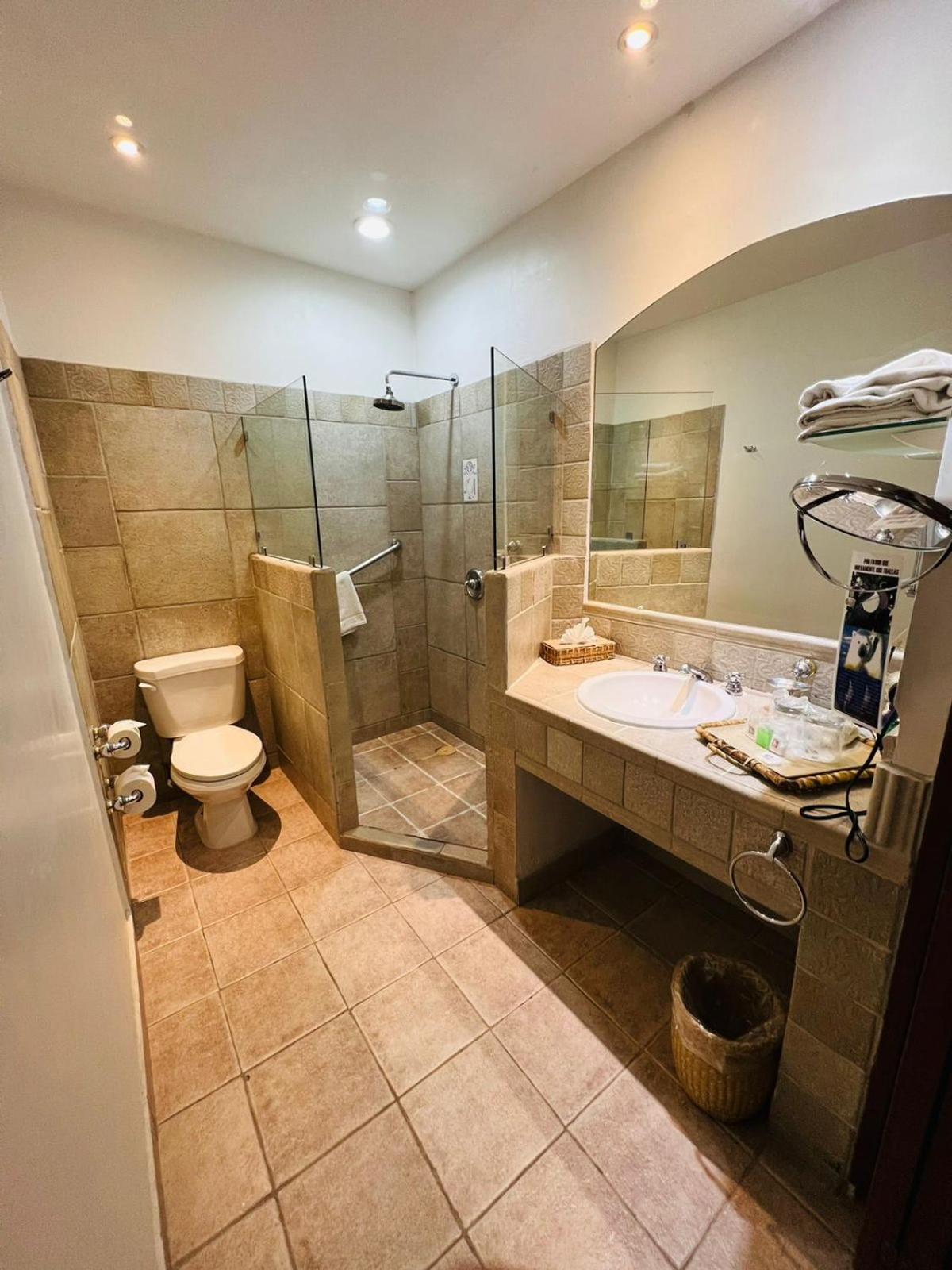 Superior King Room - Photo 4
