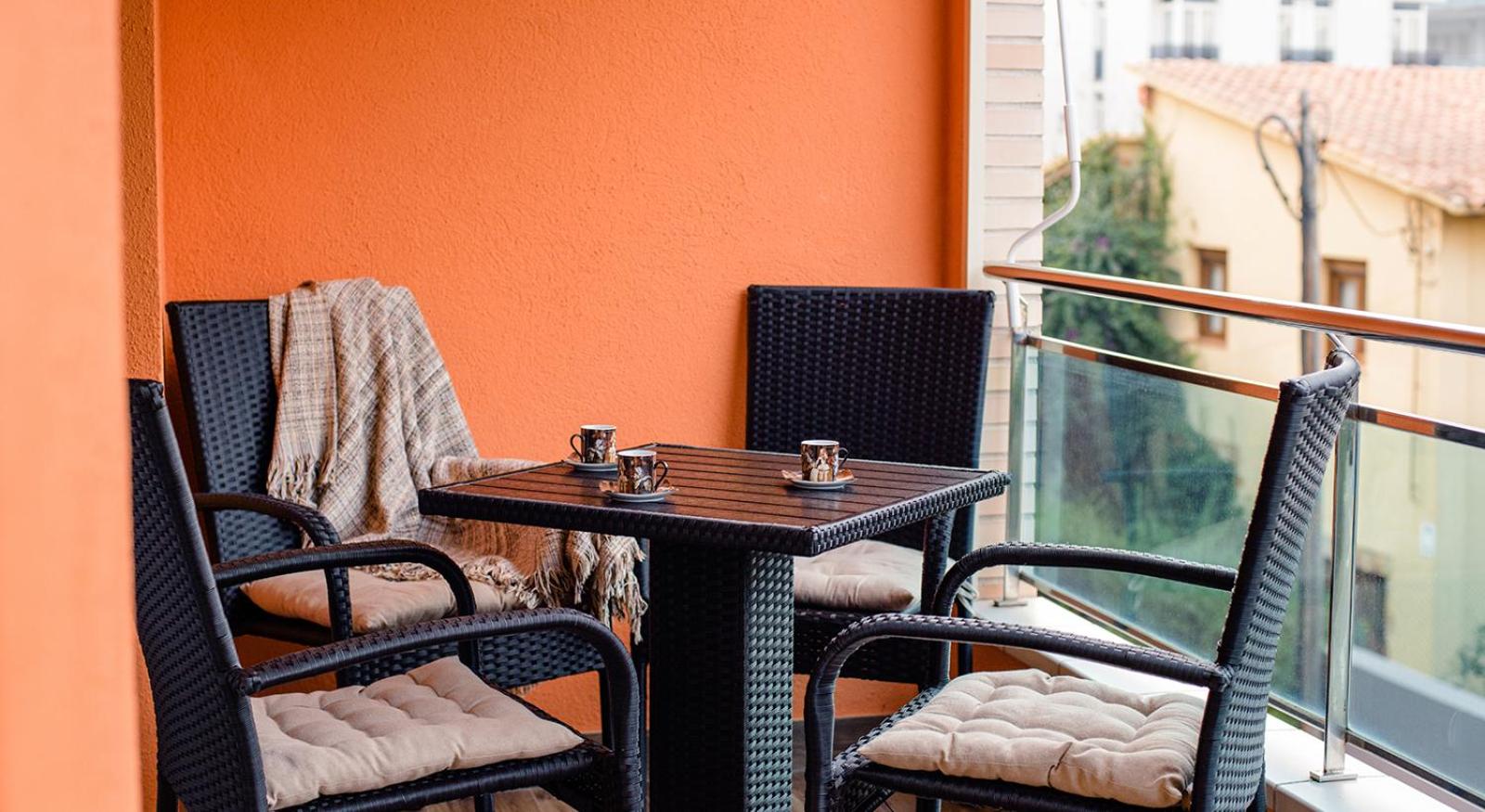 Apartment with Balcony photo 2