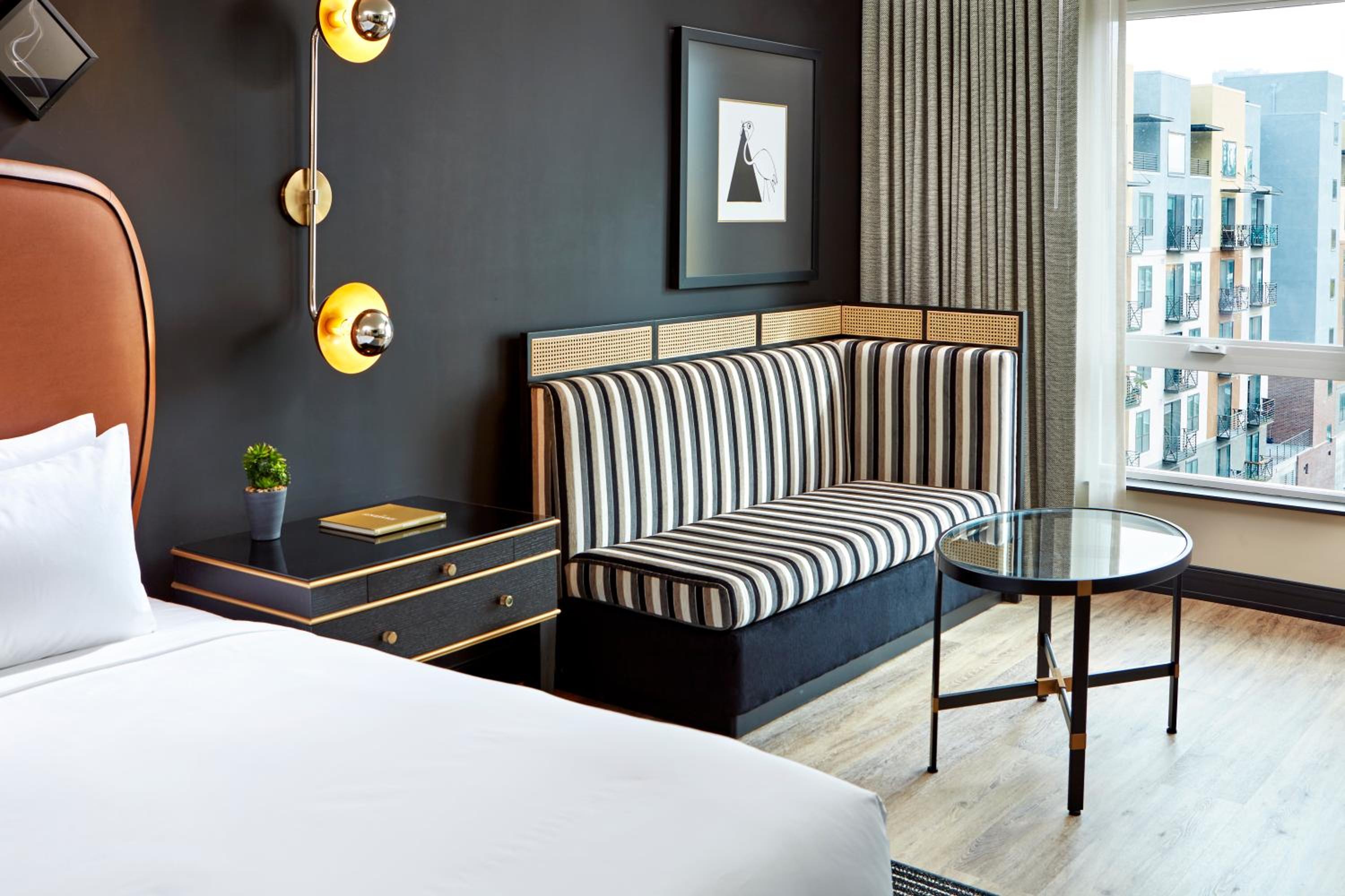 Deluxe King Room - Photo 3