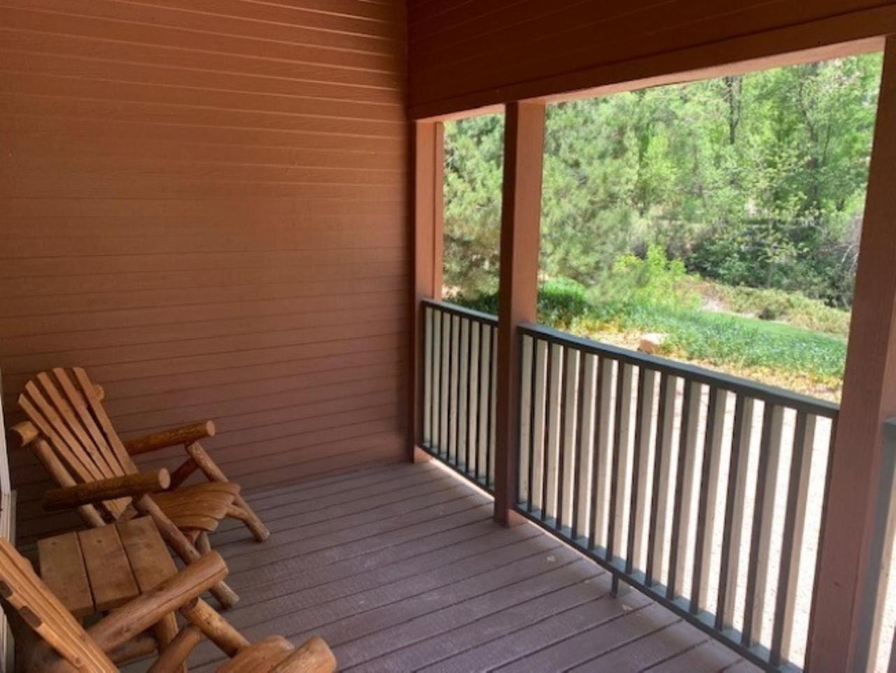 Two-Bedroom Deluxe Cabin - Photo 7