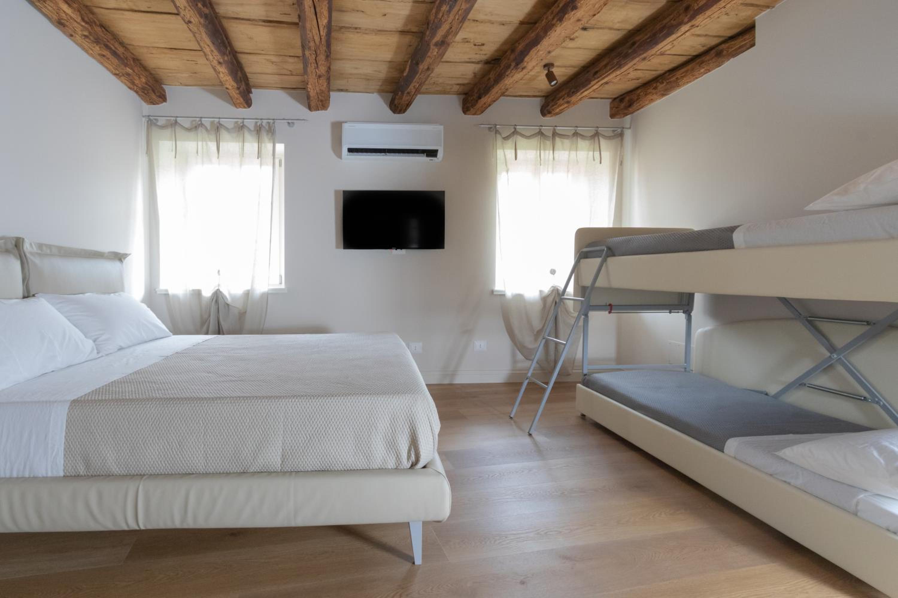 Quadruple Room with Terrace