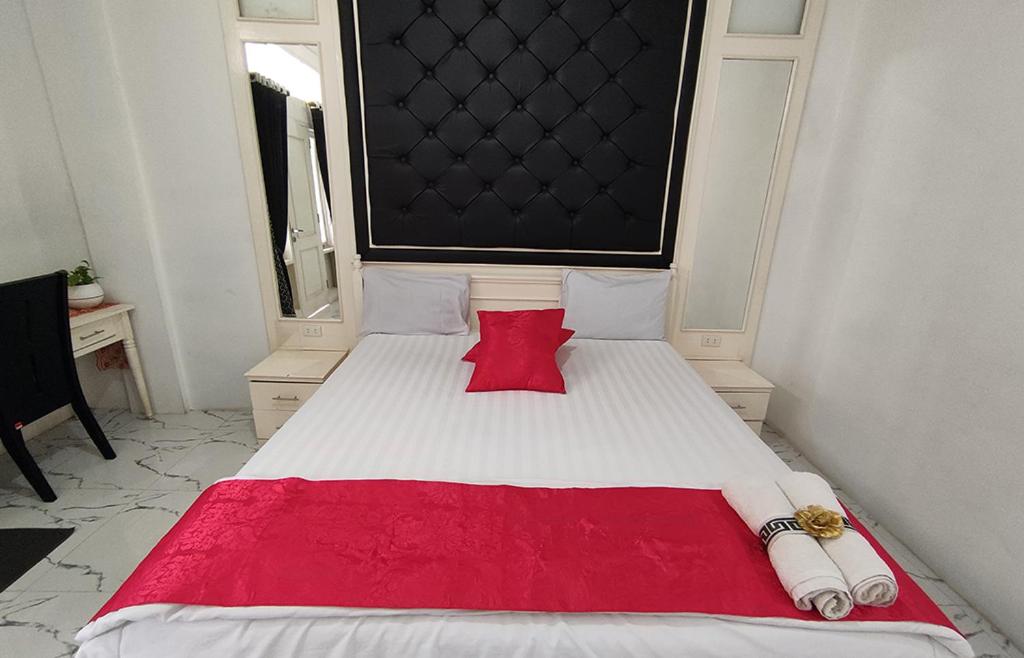 Deluxe Double Room - Photo 10