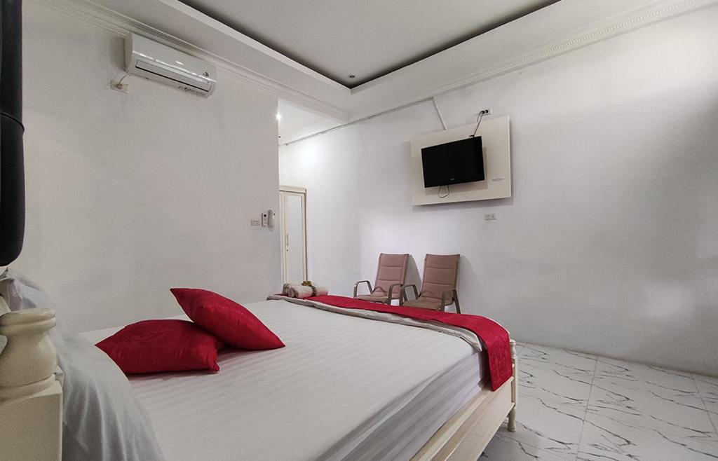 Deluxe Double Room - Photo 9