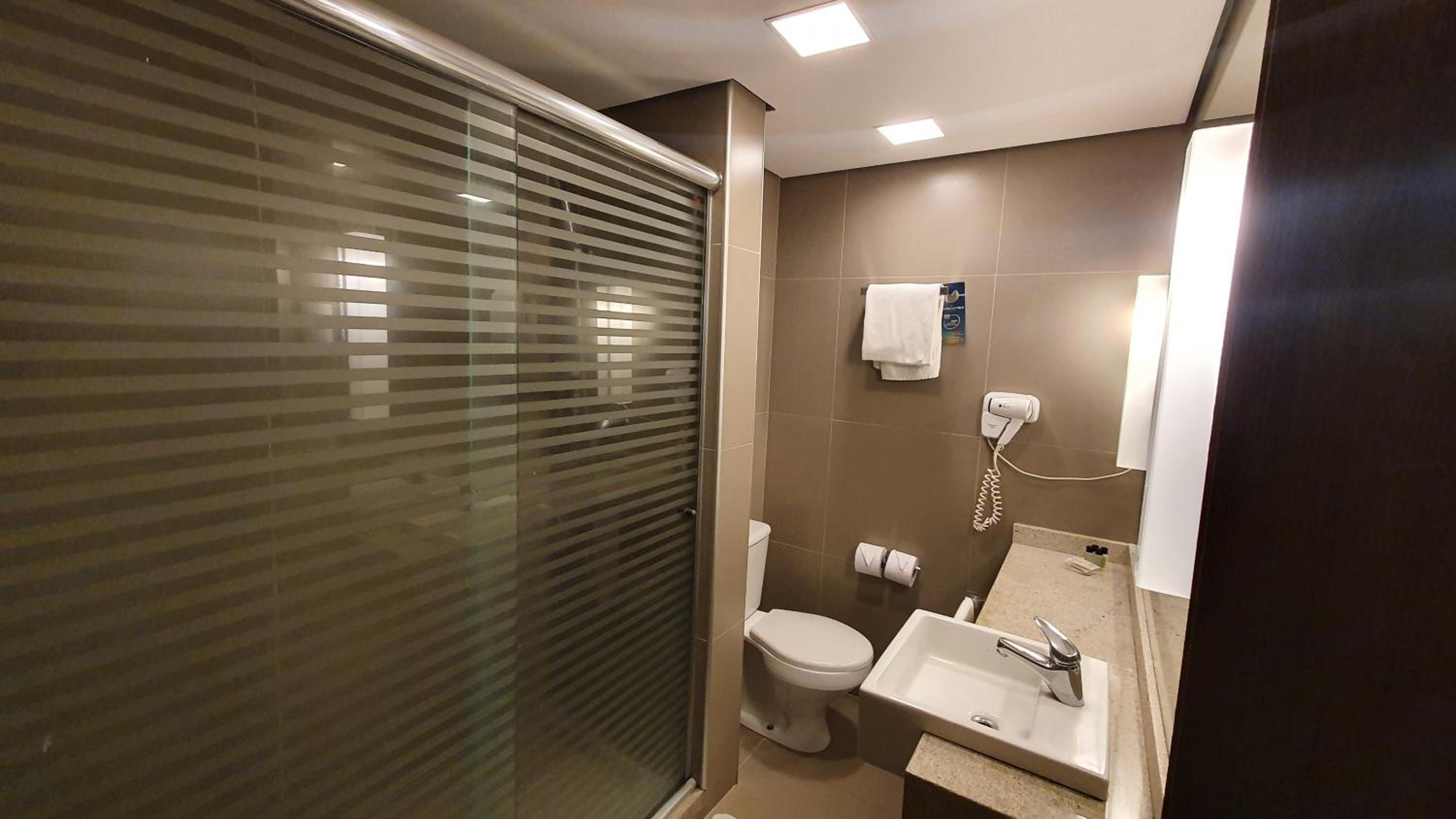 Superior Double Room with One Double and Twin Beds photo 2