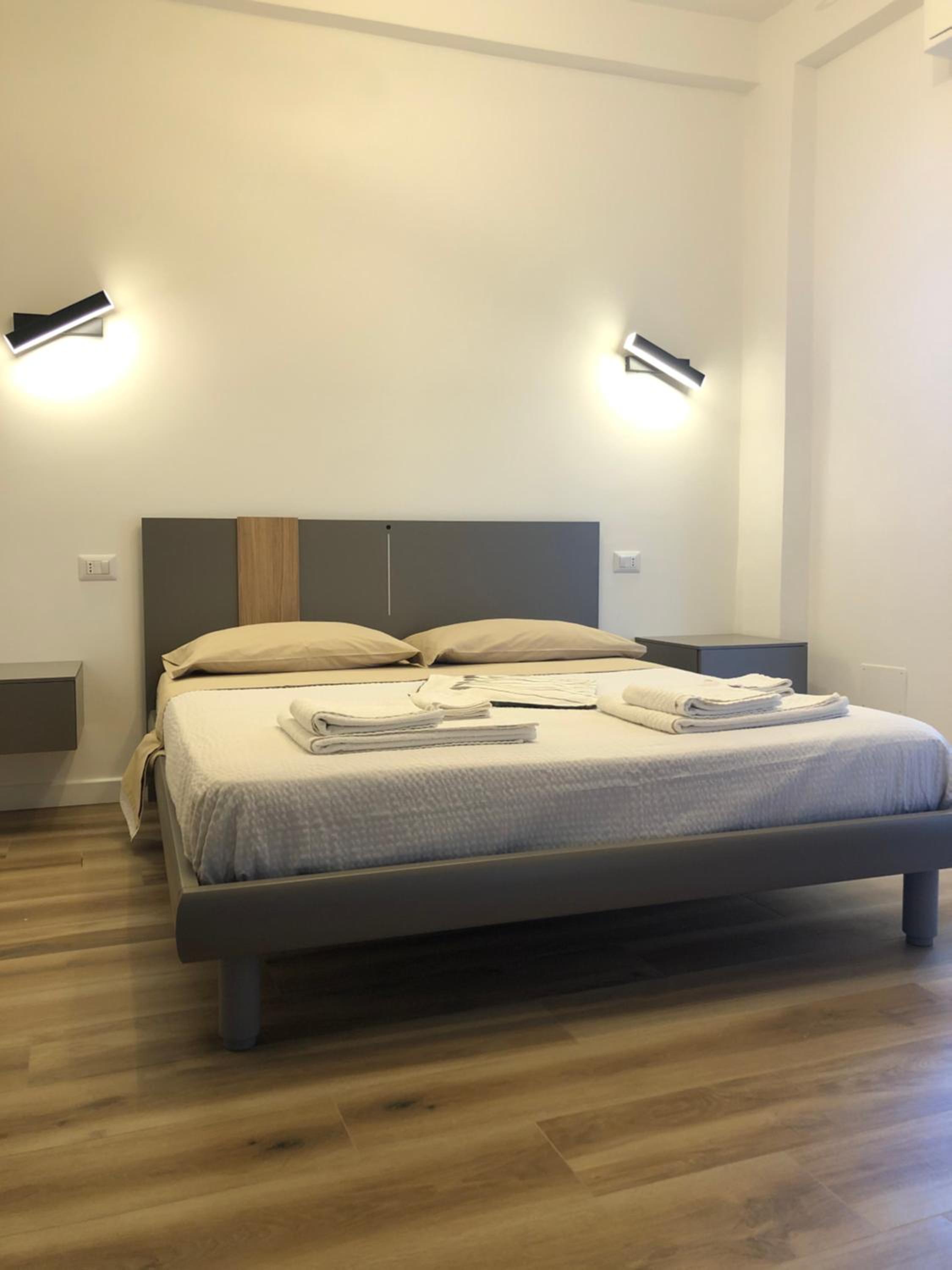 Double Room with Private Bathroom - Photo 2