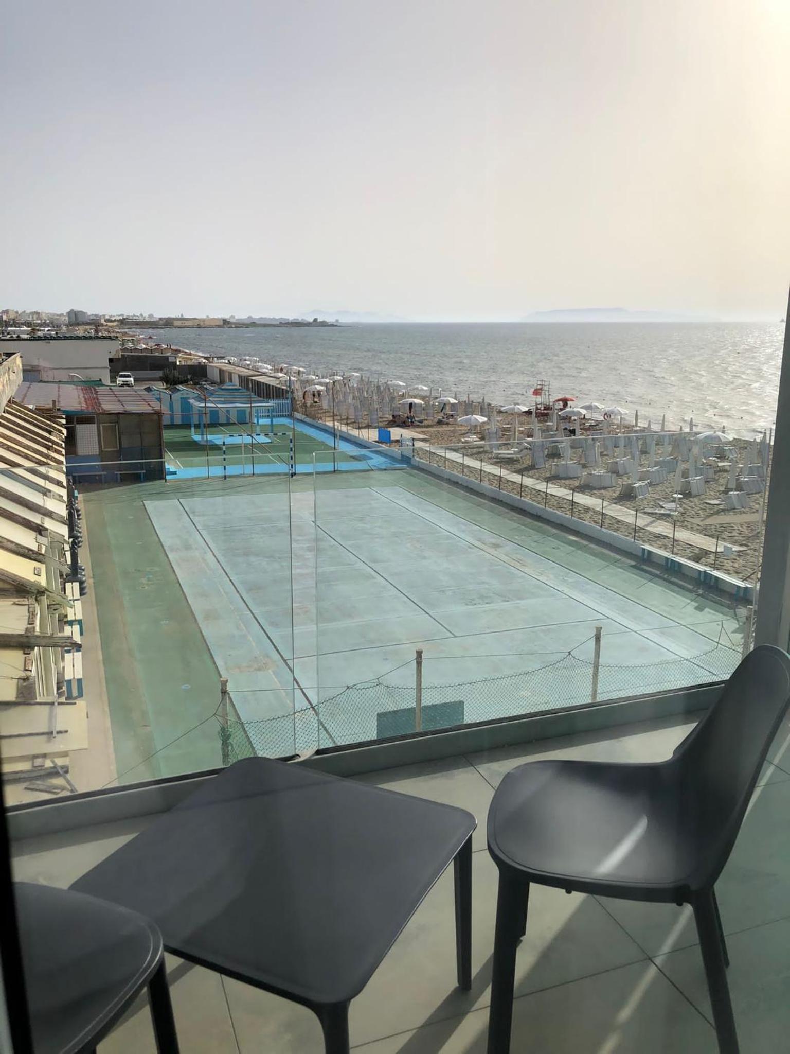 Double Room with Sea View - Photo 3