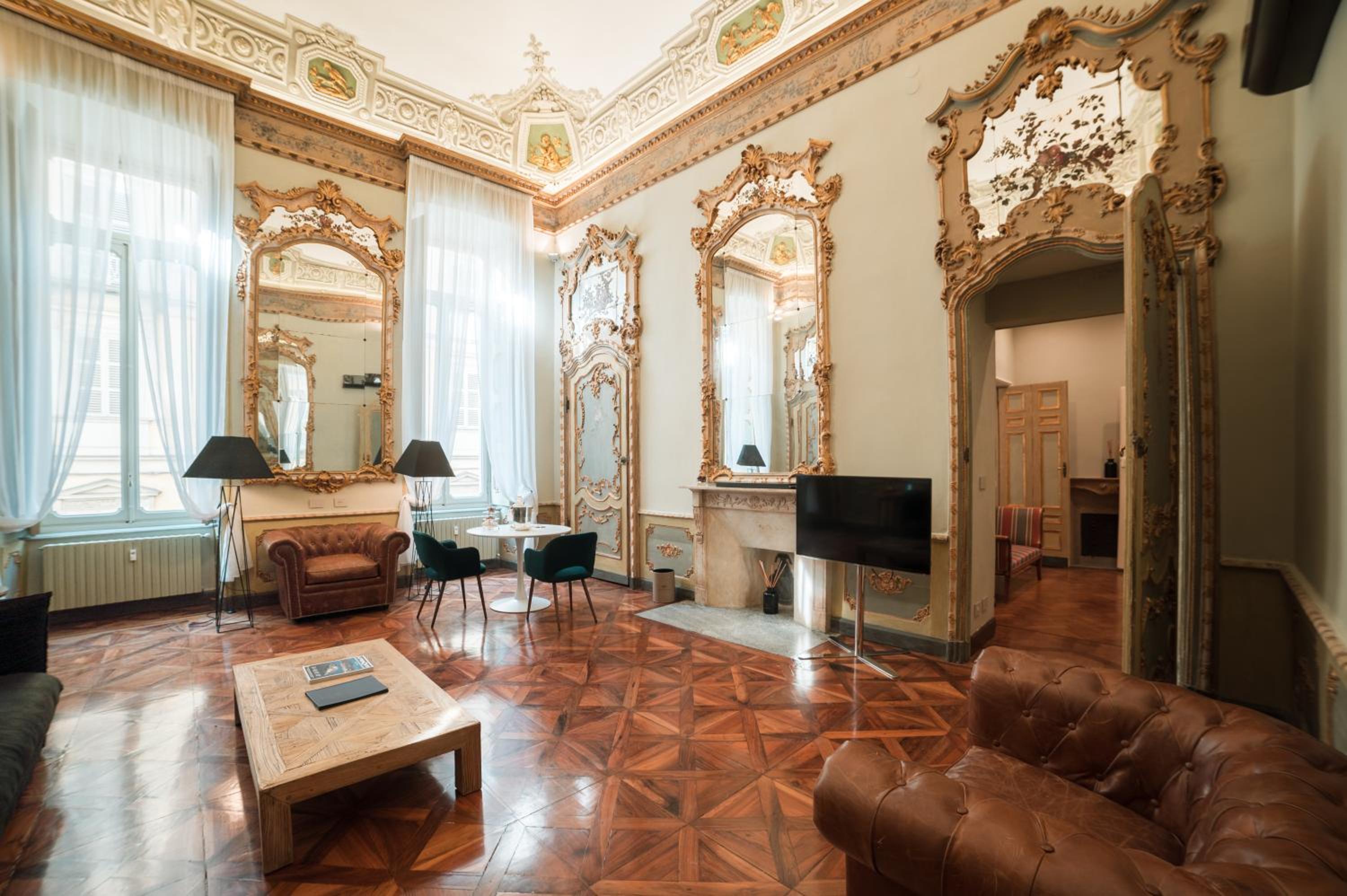 Deluxe King Suite - Photo 1