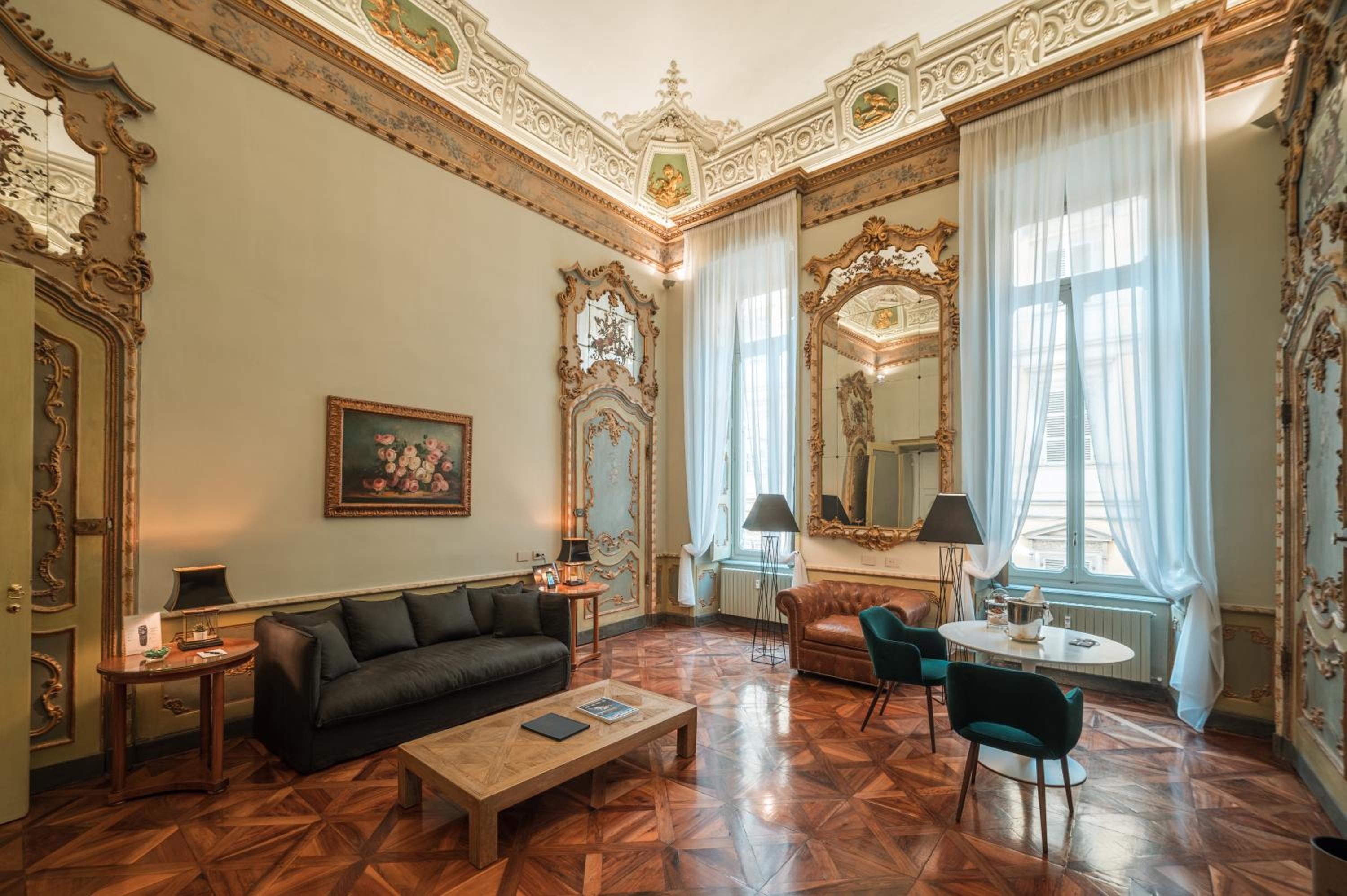 Deluxe King Suite - Photo 2