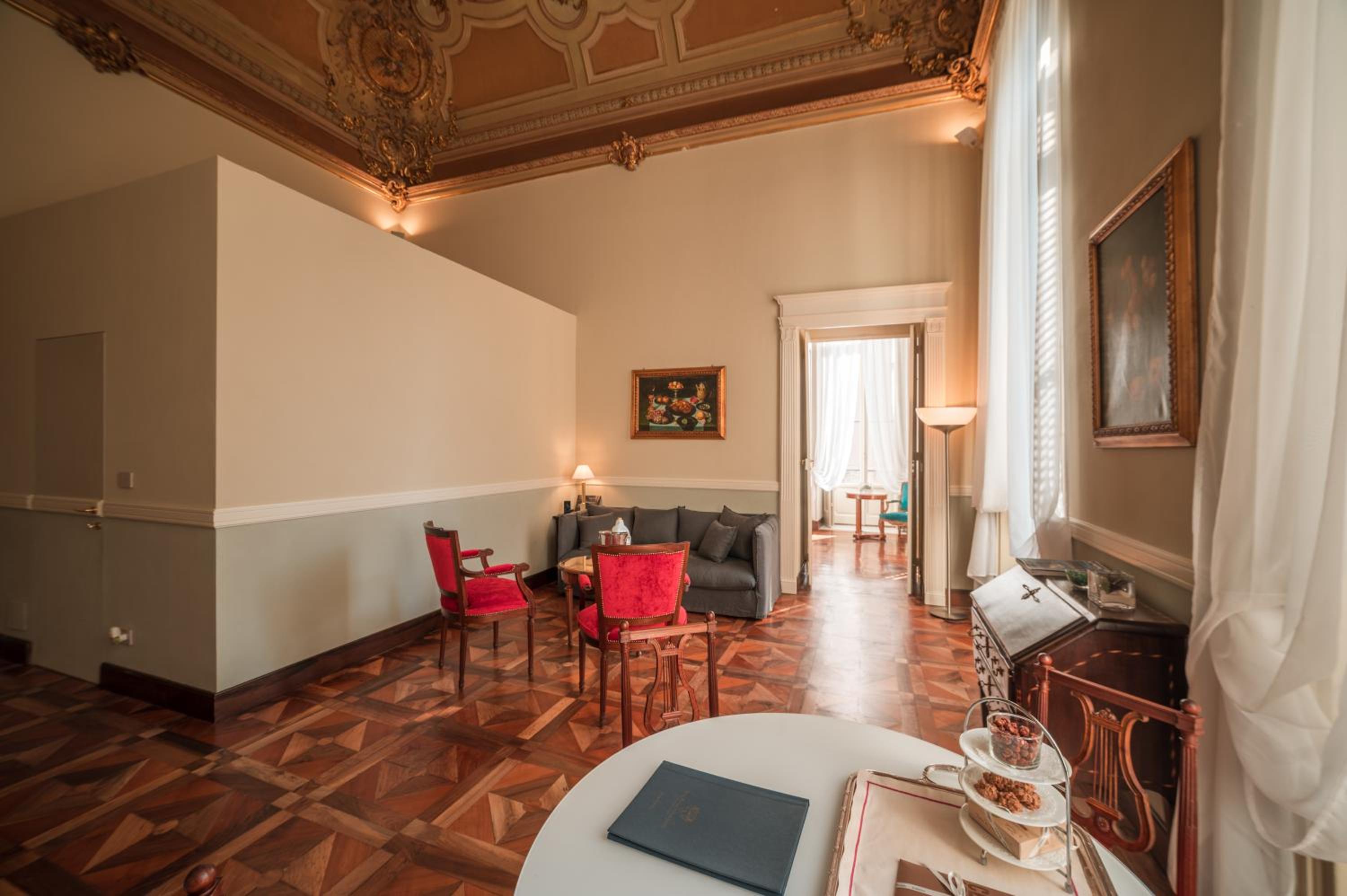 Deluxe King Suite - Photo 4