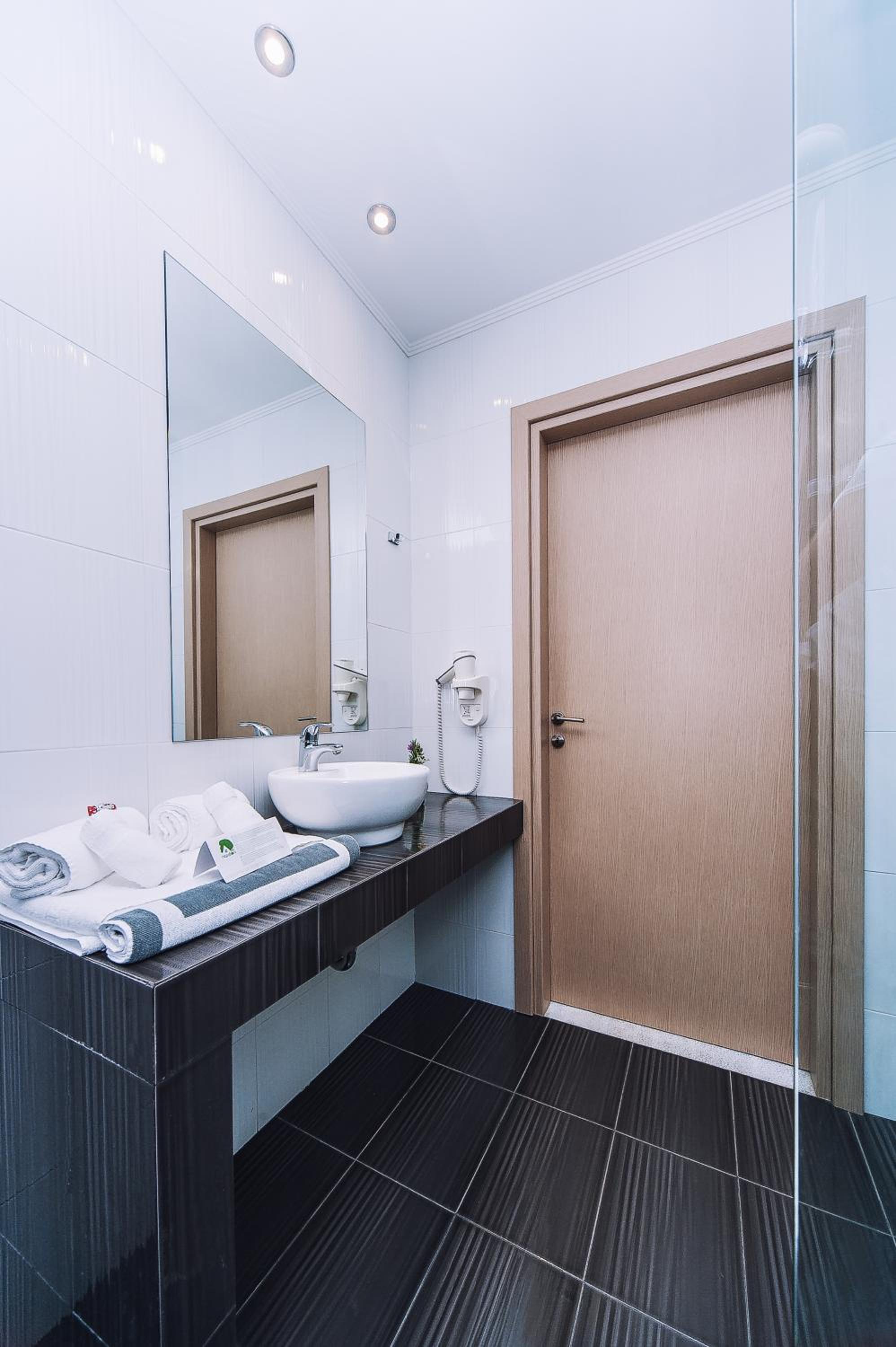 Superior Double or Twin Room - Photo 10
