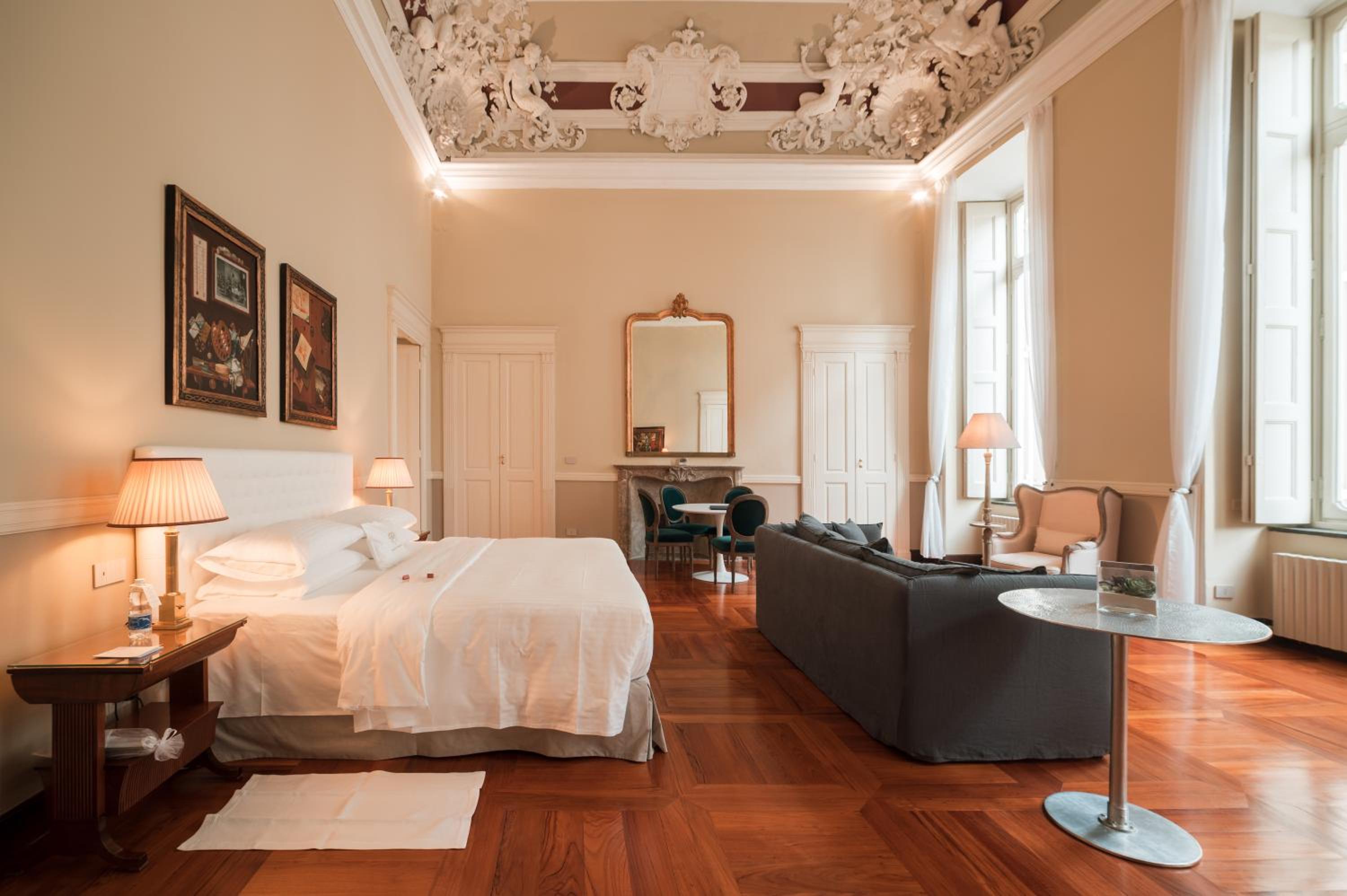 One-Bedroom Suite - Photo 8