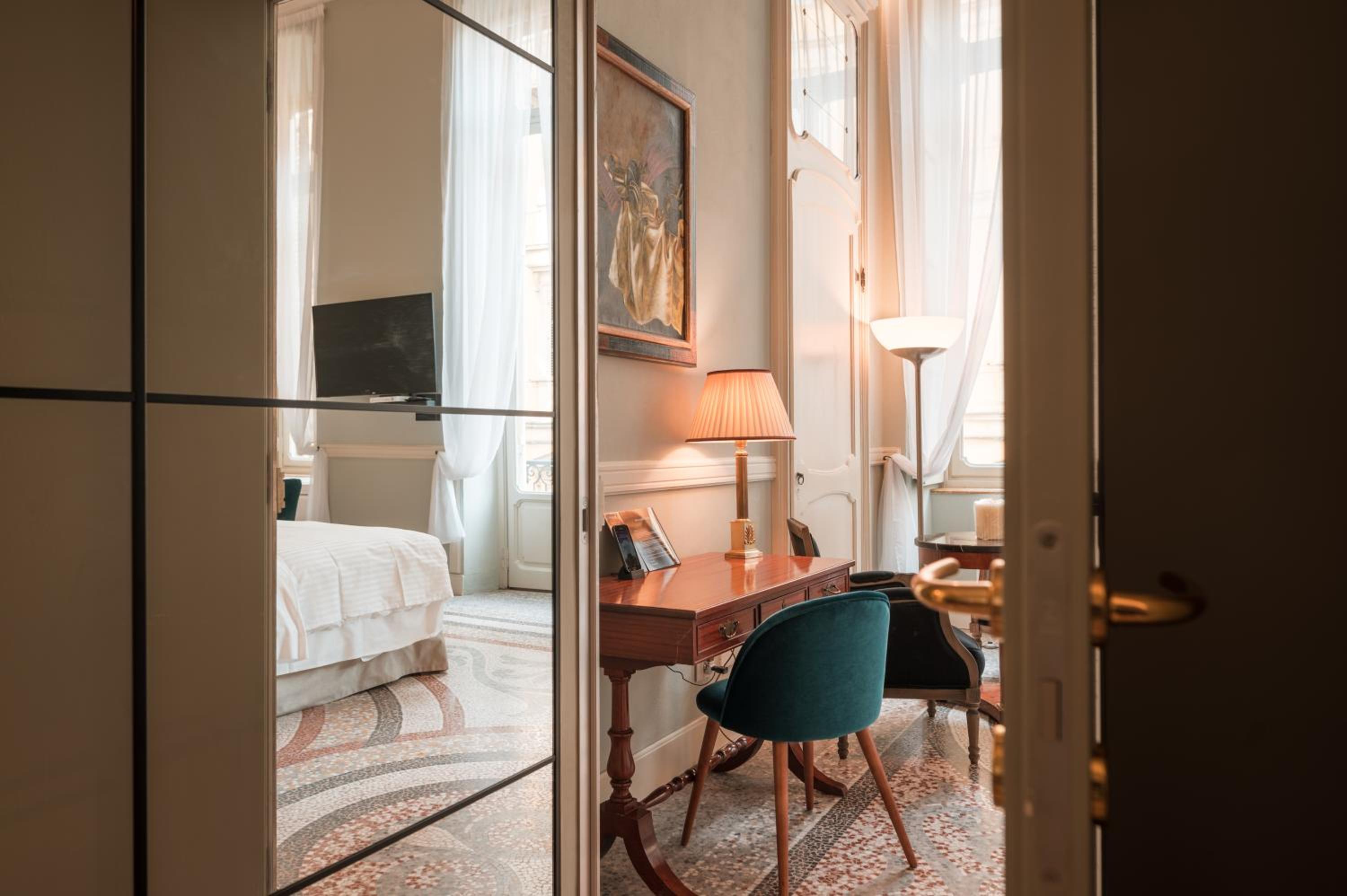 One-Bedroom Suite - Photo 10