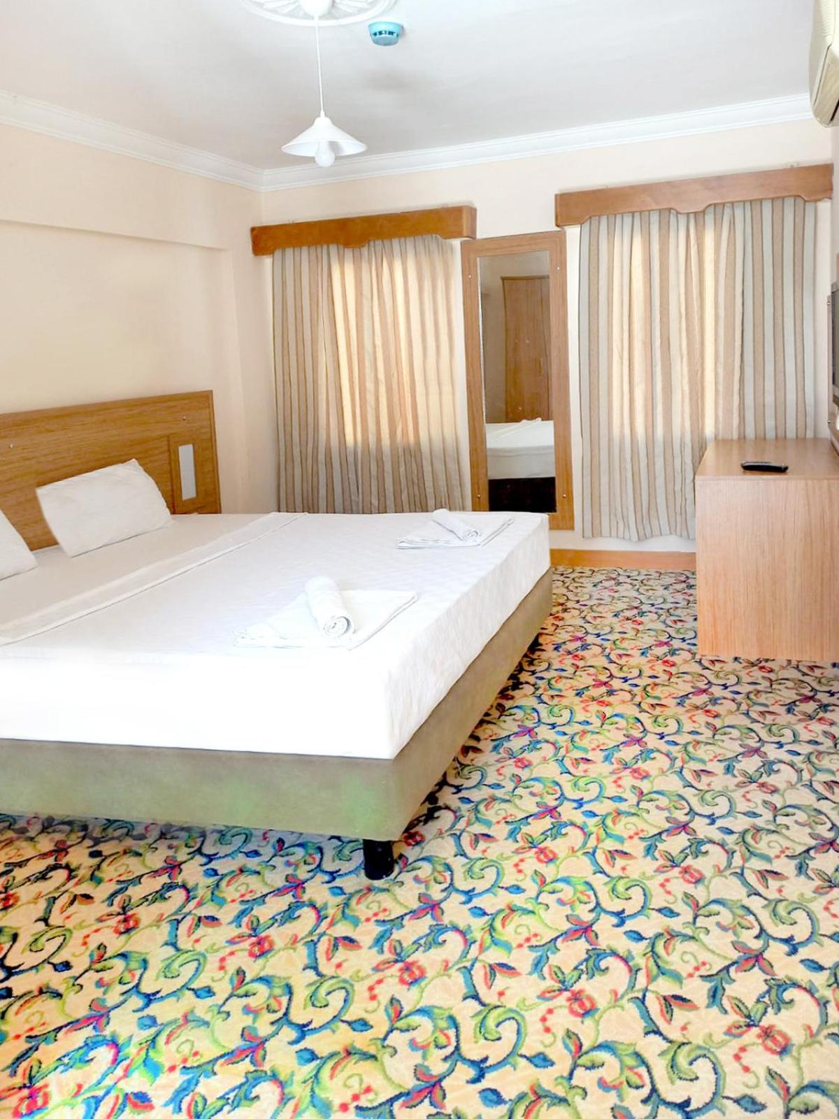 Double or Twin Room with City View photo 2