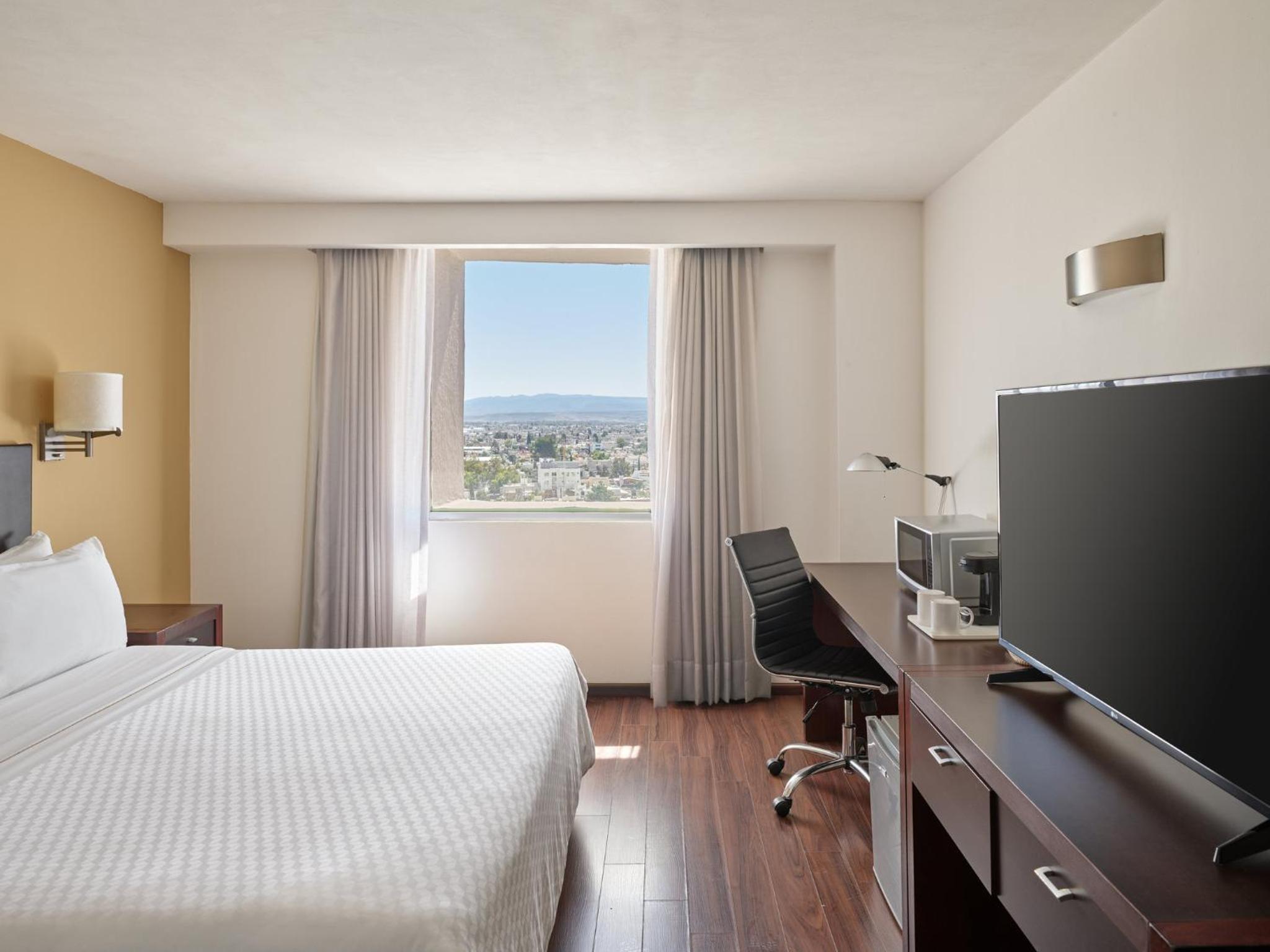 Superior King Room - Photo 3
